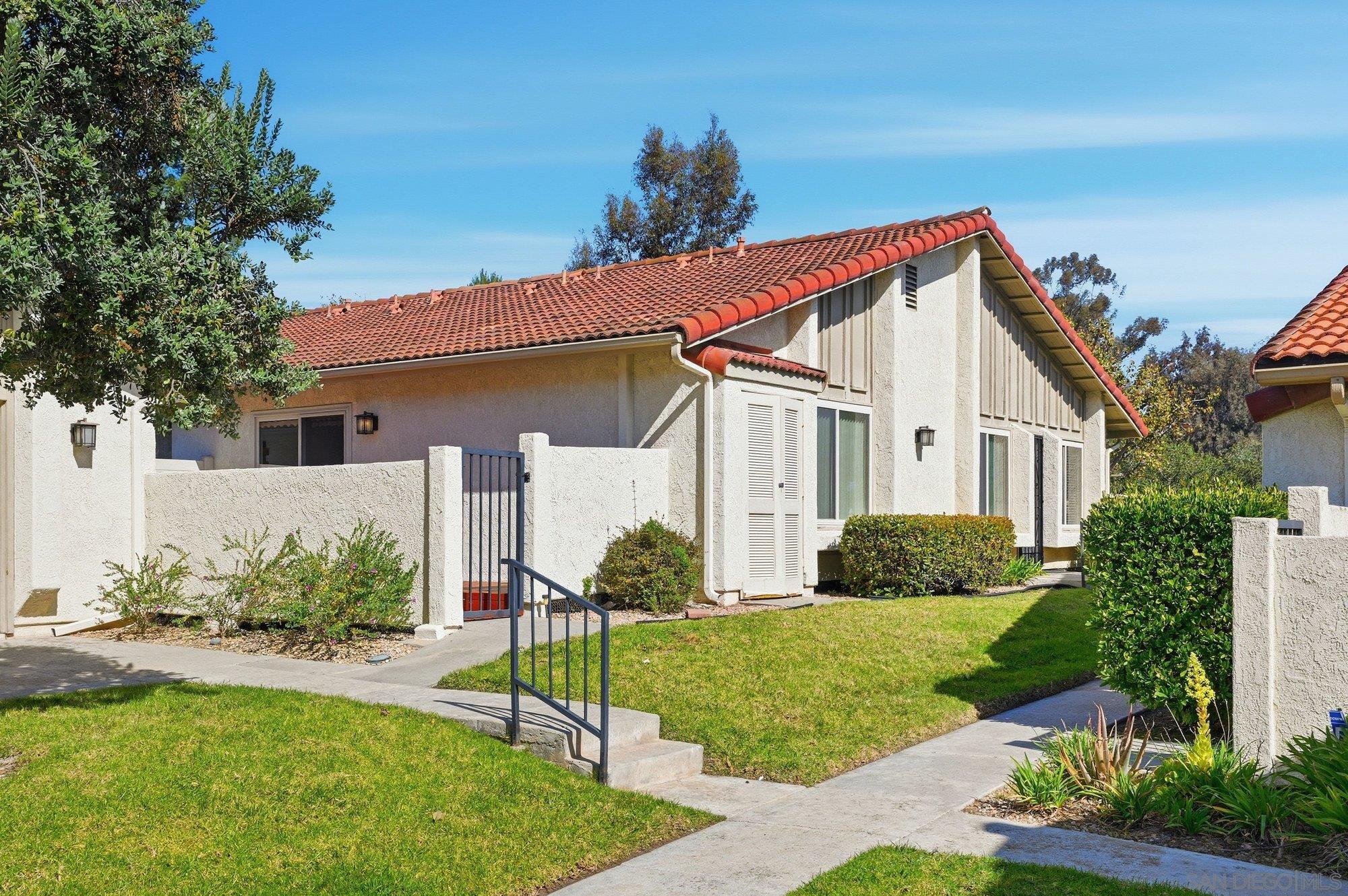 Detail Gallery Image 2 of 28 For 1926  Springdale Ln, Encinitas,  CA 92024 - 3 Beds | 2 Baths