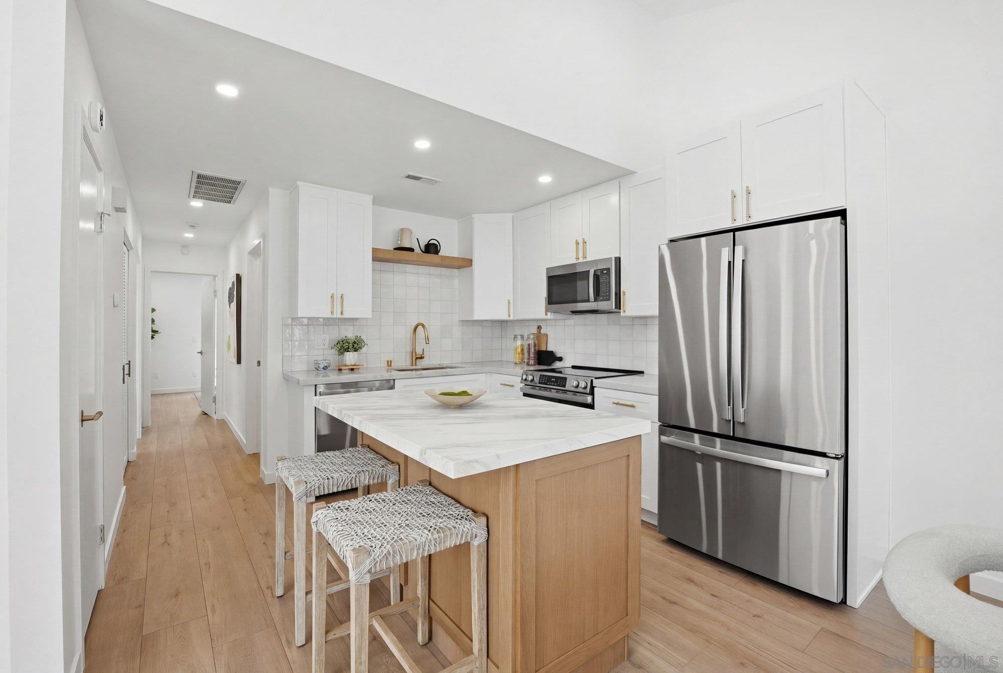 Detail Gallery Image 11 of 28 For 1926  Springdale Ln, Encinitas,  CA 92024 - 3 Beds | 2 Baths