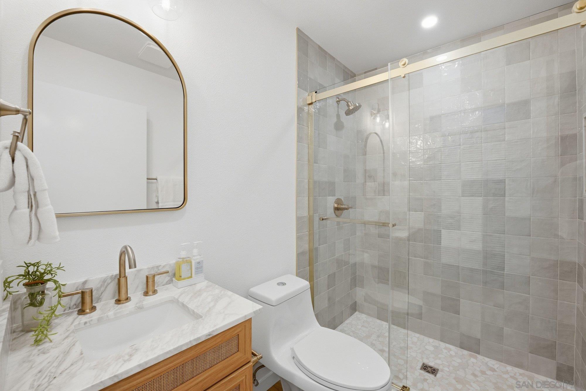 Detail Gallery Image 14 of 28 For 1926  Springdale Ln, Encinitas,  CA 92024 - 3 Beds | 2 Baths