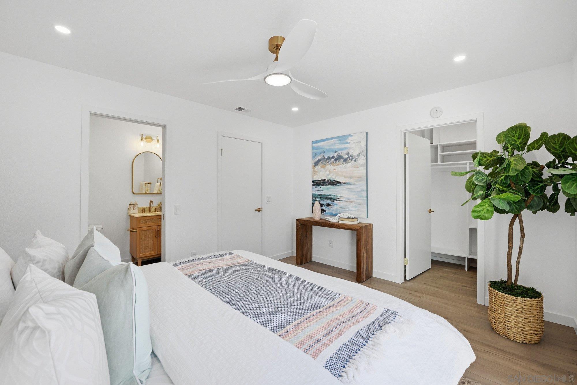 Detail Gallery Image 16 of 28 For 1926  Springdale Ln, Encinitas,  CA 92024 - 3 Beds | 2 Baths