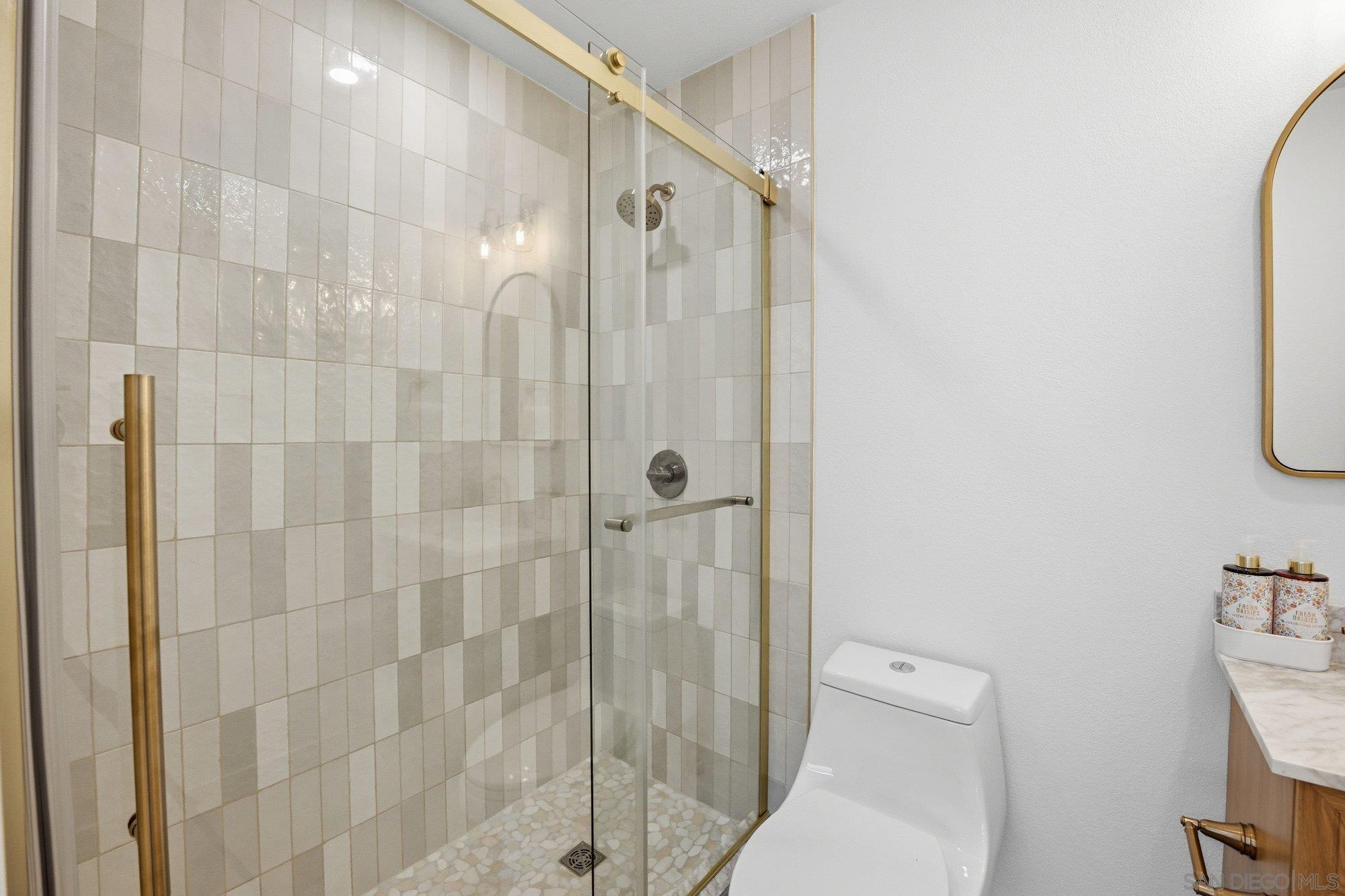 Detail Gallery Image 19 of 28 For 1926  Springdale Ln, Encinitas,  CA 92024 - 3 Beds | 2 Baths