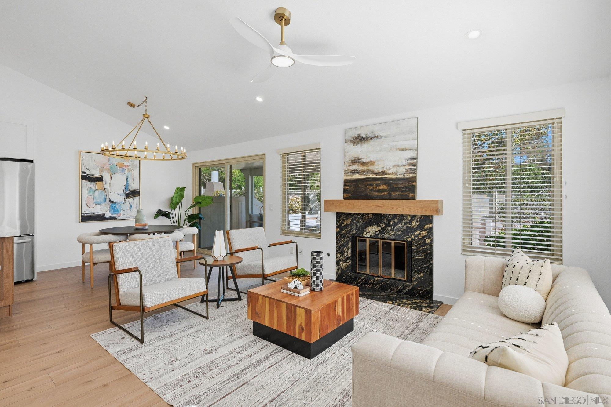 Detail Gallery Image 3 of 28 For 1926  Springdale Ln, Encinitas,  CA 92024 - 3 Beds | 2 Baths