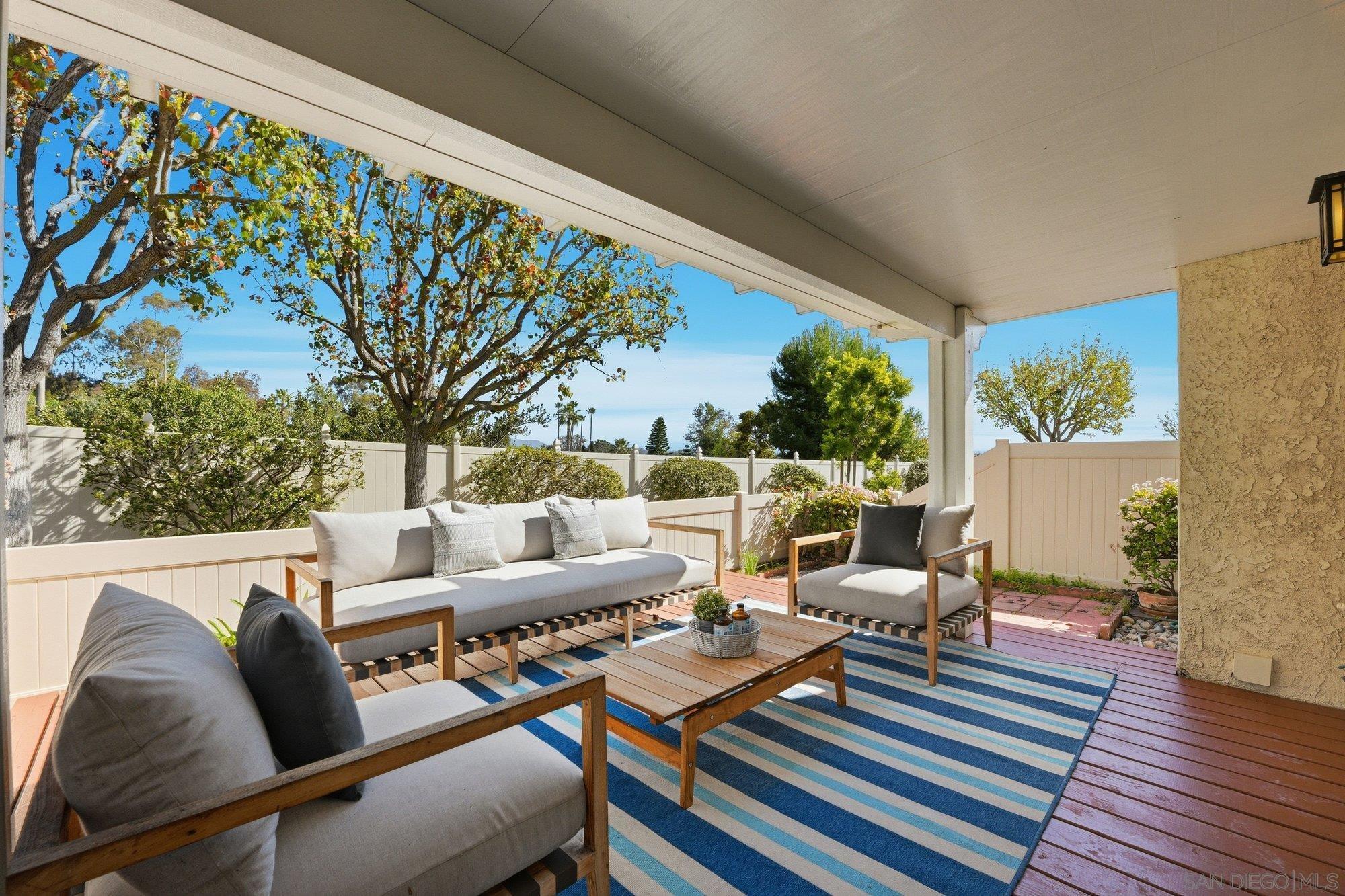 Detail Gallery Image 9 of 28 For 1926  Springdale Ln, Encinitas,  CA 92024 - 3 Beds | 2 Baths