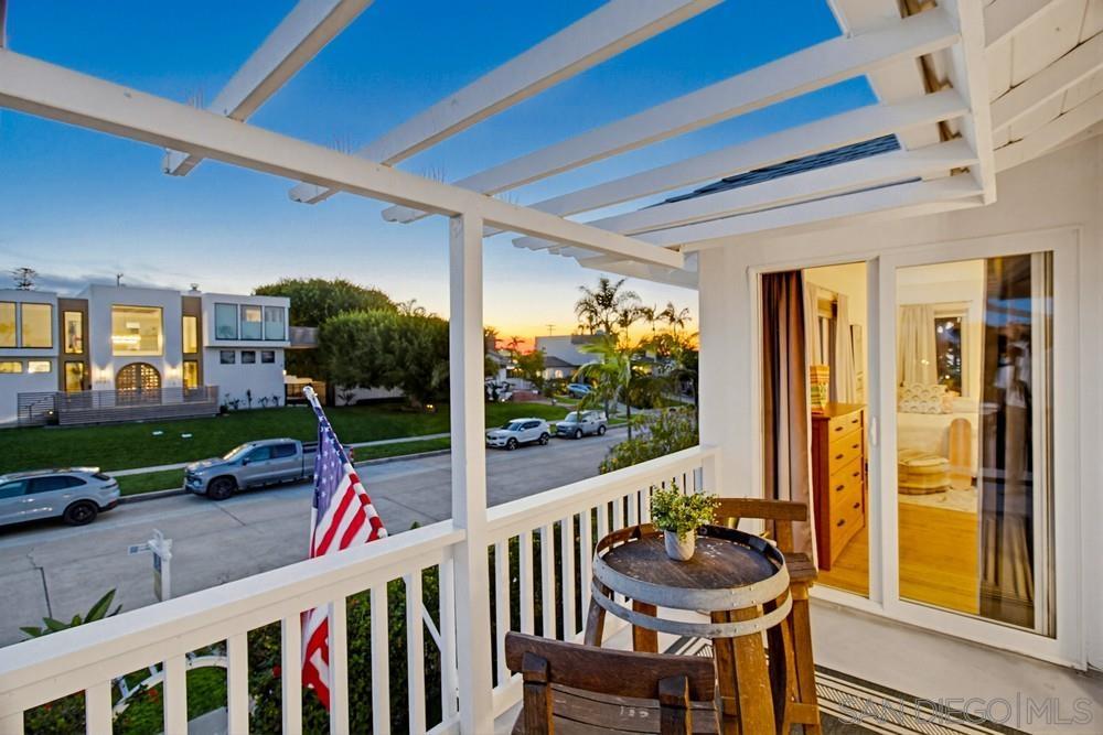 Detail Gallery Image 2 of 75 For 4460  Niagara Avenue, San Diego,  CA 92107 - 4 Beds | 4 Baths