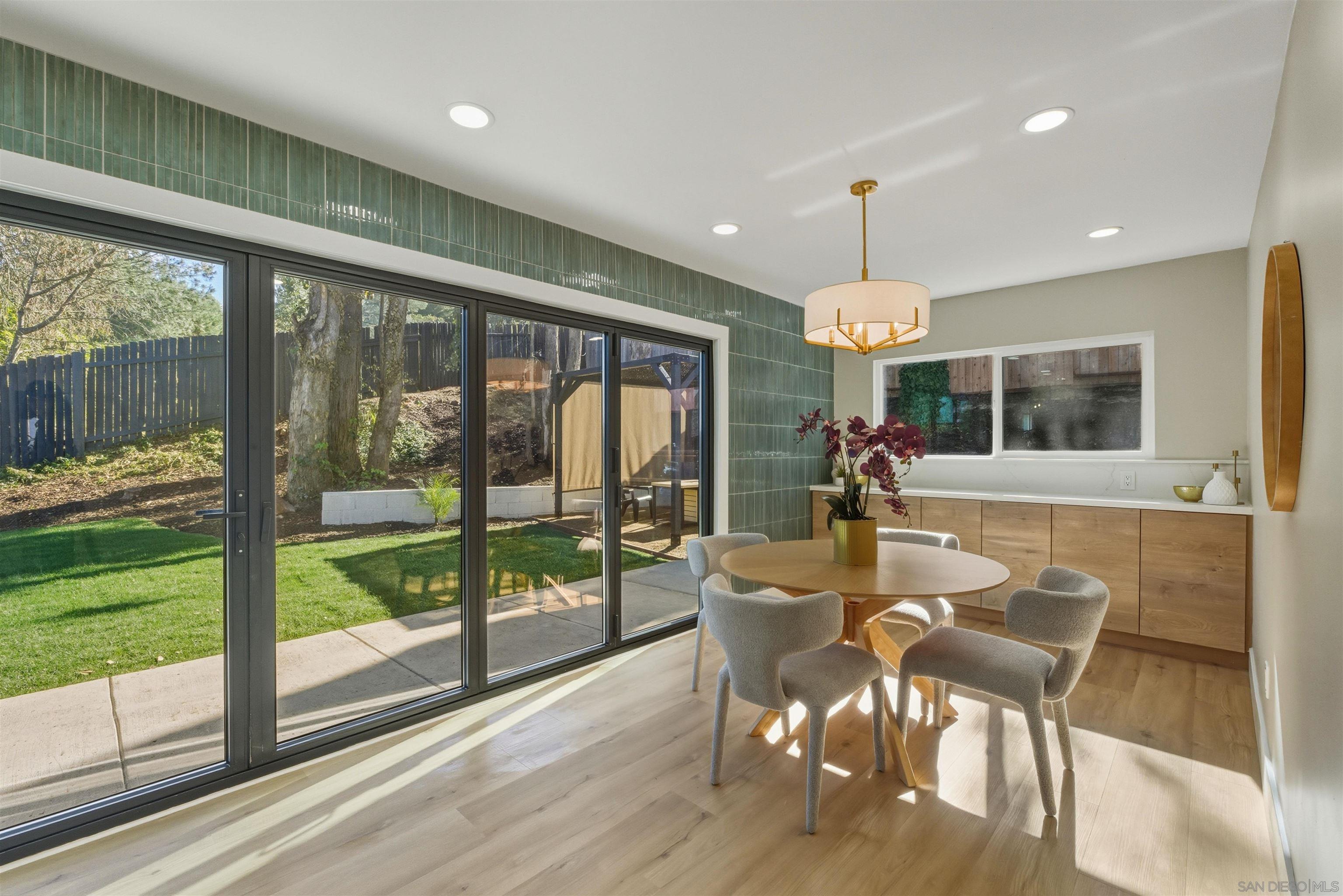 Detail Gallery Image 11 of 38 For 11035  Avenida Maria, San Diego,  CA 92129 - 4 Beds | 3/1 Baths