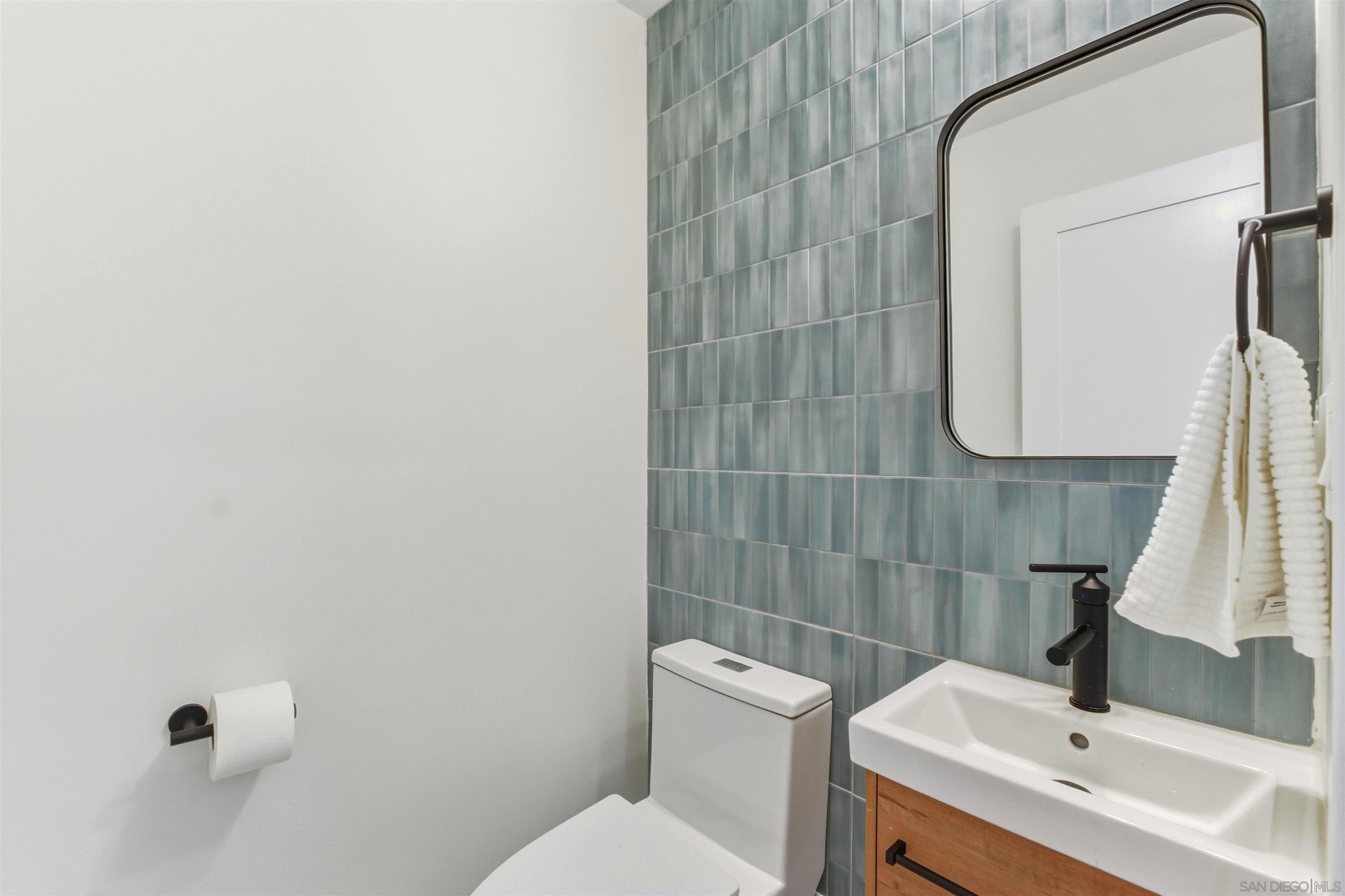 Detail Gallery Image 14 of 38 For 11035  Avenida Maria, San Diego,  CA 92129 - 4 Beds | 3/1 Baths