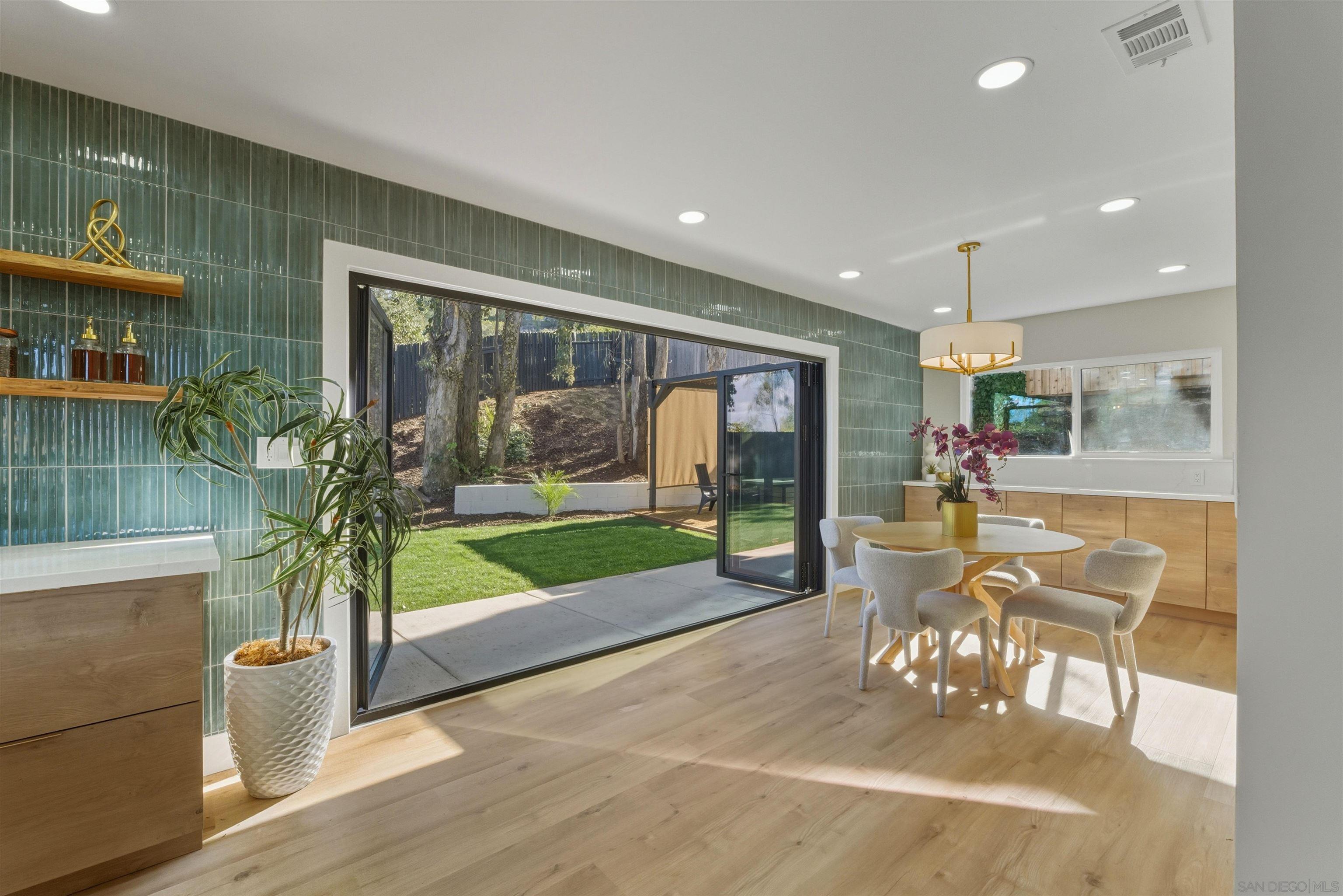 Detail Gallery Image 10 of 38 For 11035  Avenida Maria, San Diego,  CA 92129 - 4 Beds | 3/1 Baths