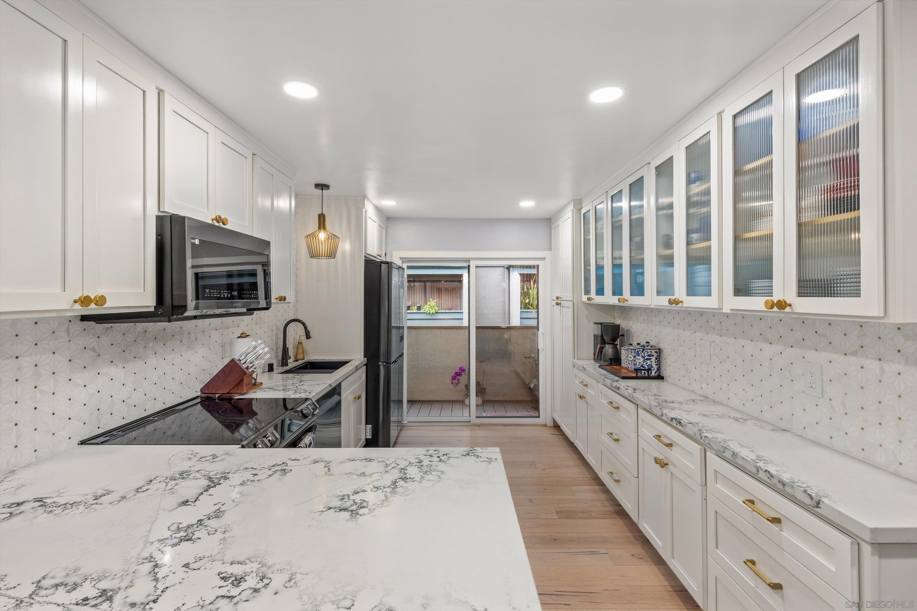 Detail Gallery Image 11 of 38 For 3320  Caminito Eastbluff  #135,  La Jolla,  CA 92037 - 3 Beds | 2/1 Baths