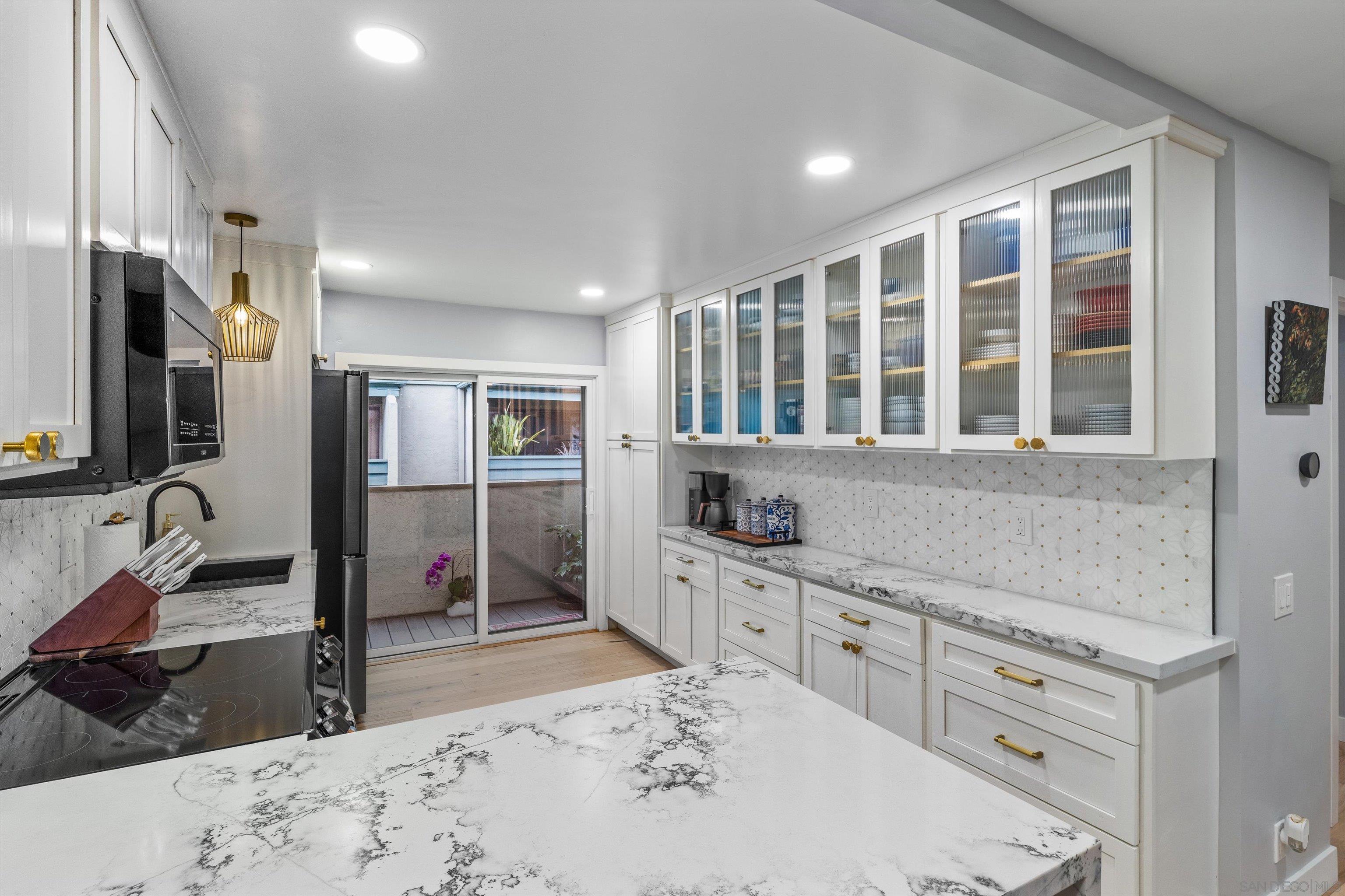 Detail Gallery Image 13 of 38 For 3320  Caminito Eastbluff  #135,  La Jolla,  CA 92037 - 3 Beds | 2/1 Baths