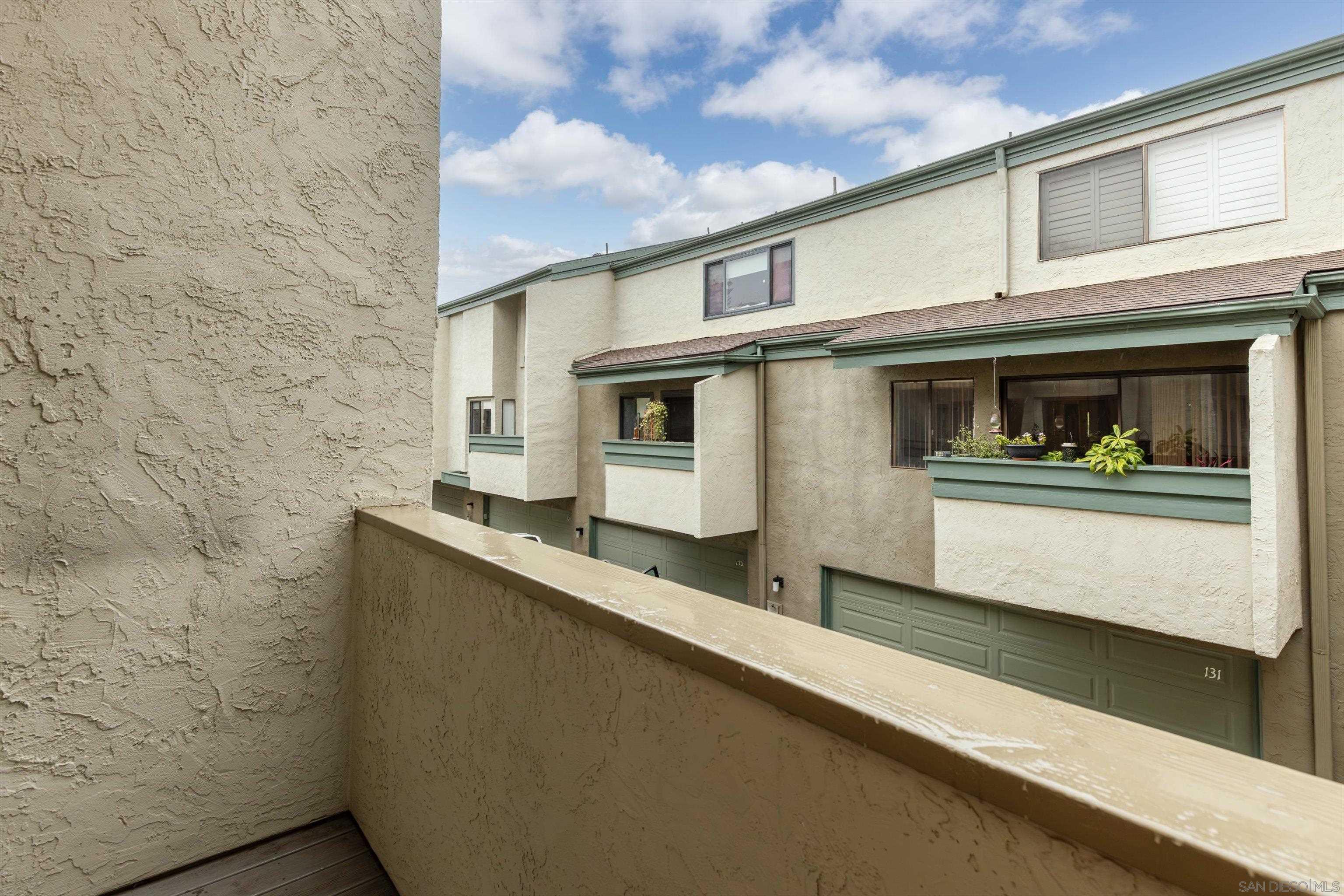 Detail Gallery Image 32 of 38 For 3320  Caminito Eastbluff  #135,  La Jolla,  CA 92037 - 3 Beds | 2/1 Baths