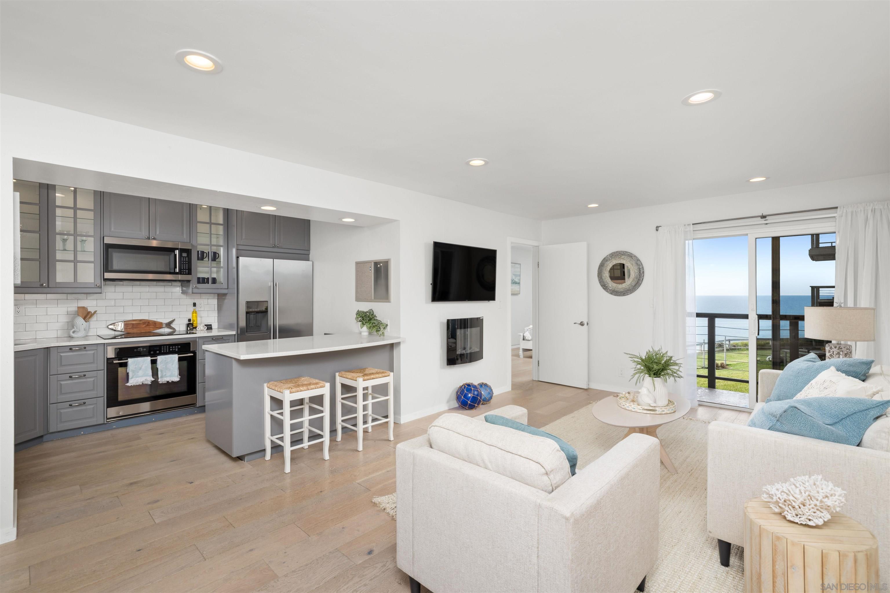 Detail Gallery Image 2 of 49 For 940  Sealane Dr  #5,  Encinitas,  CA 92024 - 2 Beds | 2 Baths