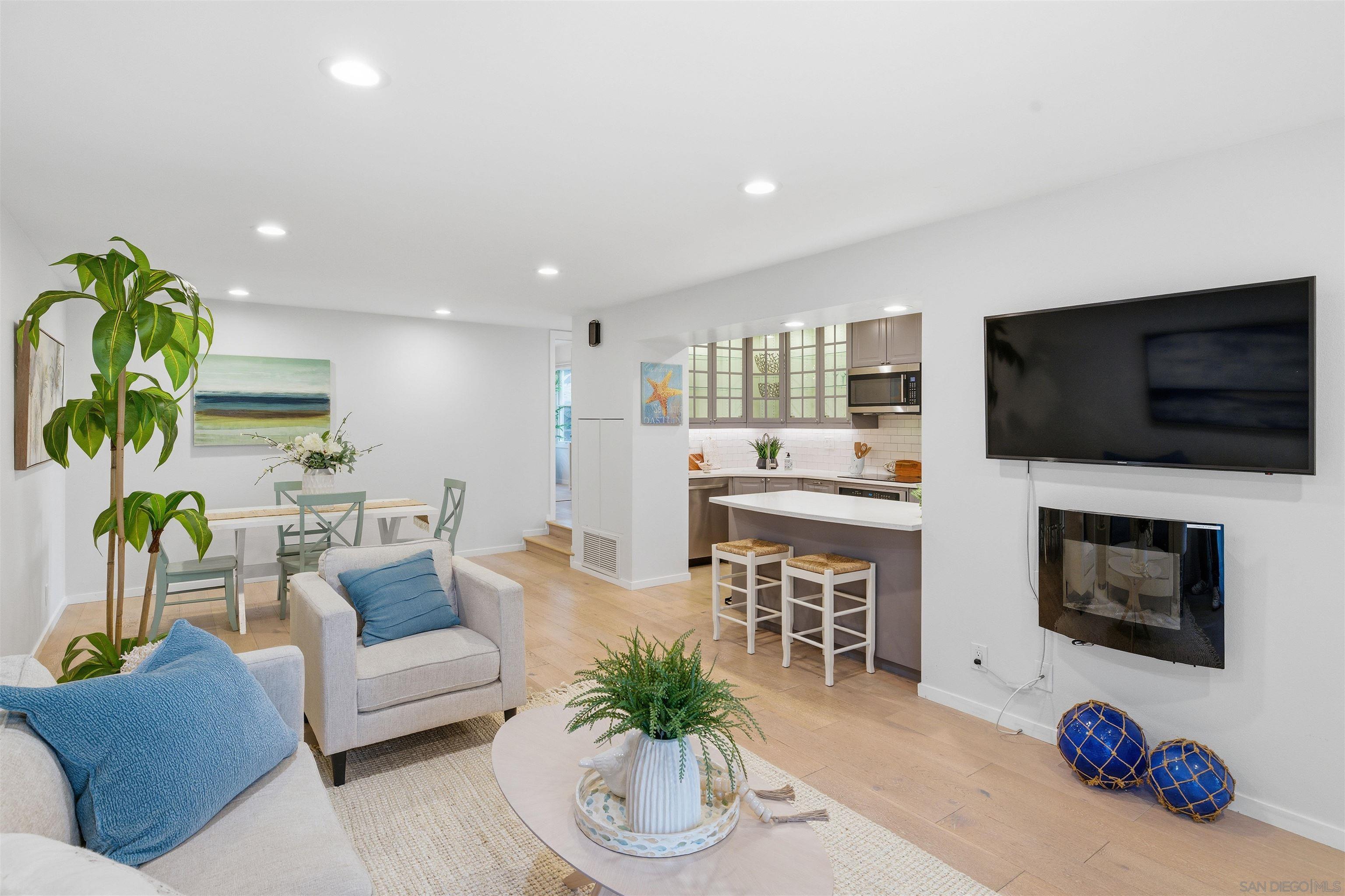 Detail Gallery Image 3 of 49 For 940  Sealane Dr  #5,  Encinitas,  CA 92024 - 2 Beds | 2 Baths