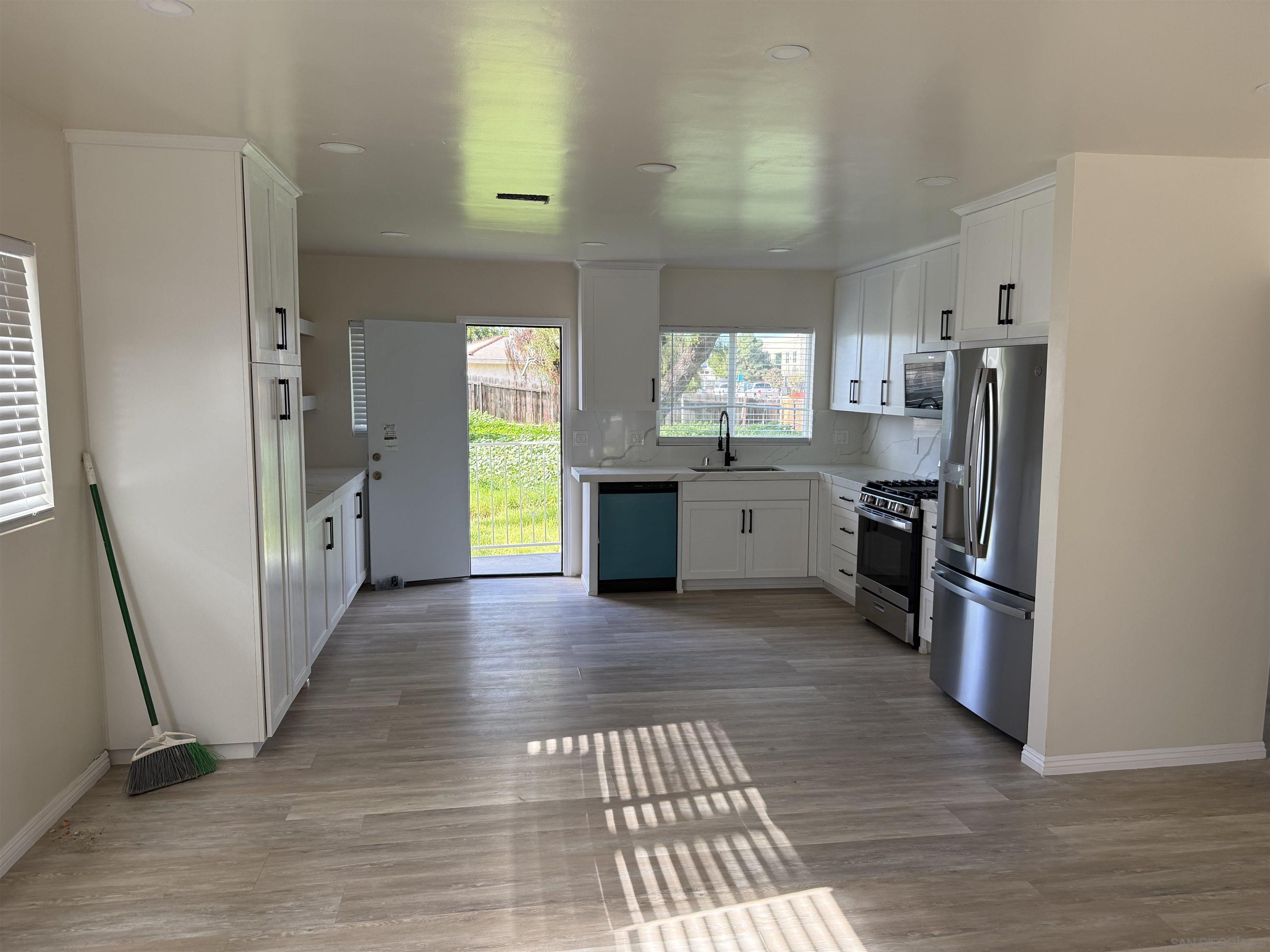 Detail Gallery Image 3 of 7 For 1002  Woodlawn Avenue, Chula Vista,  CA 91911 - 3 Beds | 1 Baths