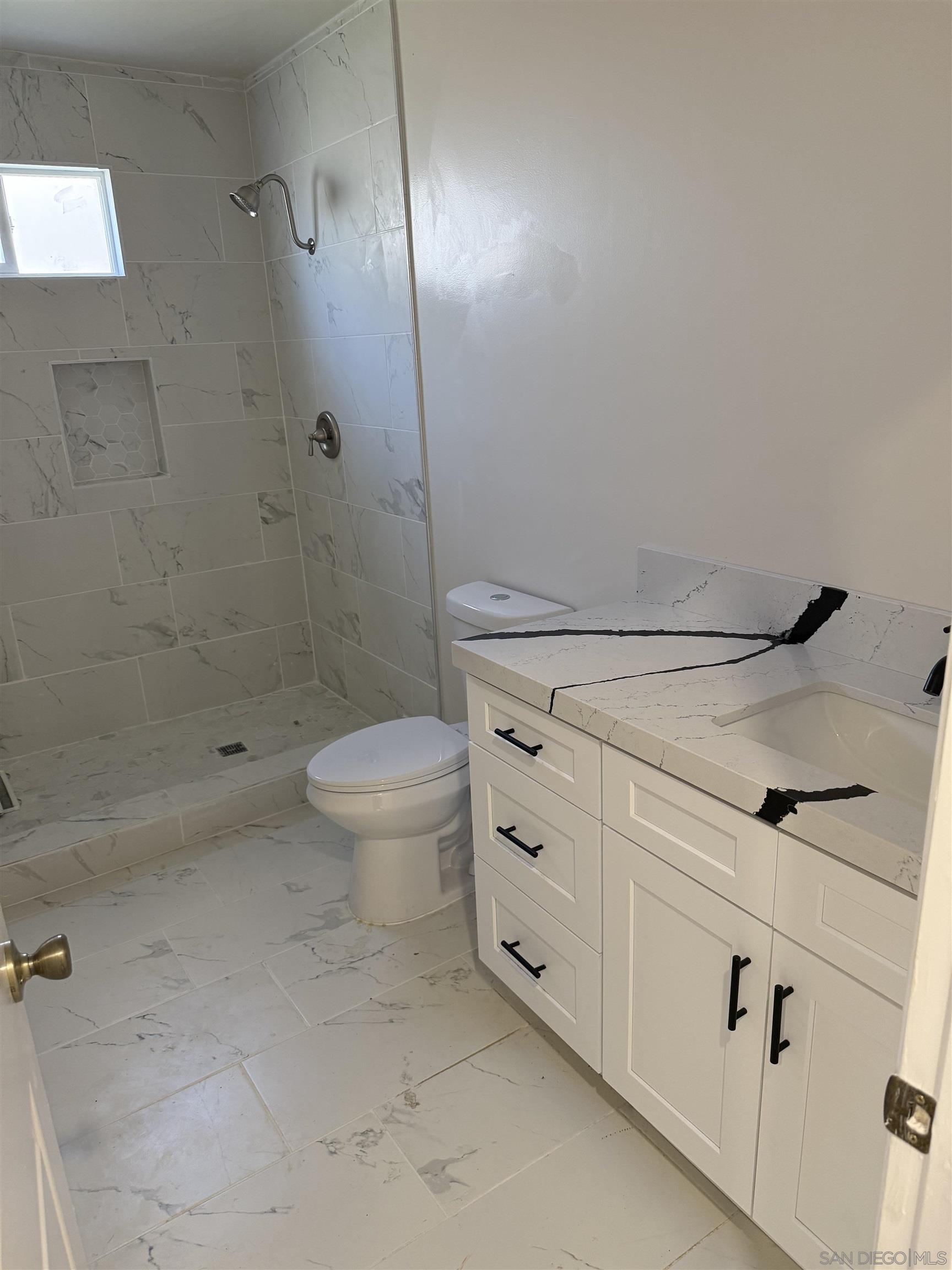 Detail Gallery Image 5 of 7 For 1002  Woodlawn Avenue, Chula Vista,  CA 91911 - 3 Beds | 1 Baths