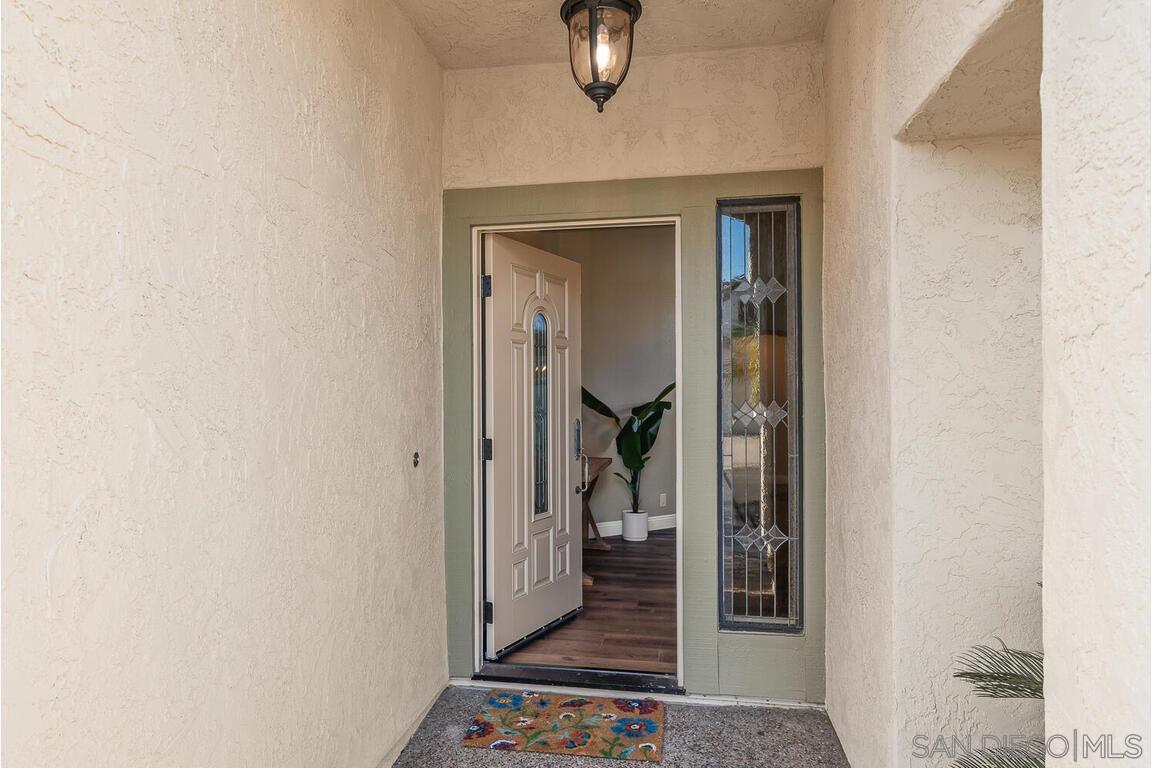 Detail Gallery Image 2 of 45 For 9160  Paseo Cresta, Santee,  CA 92071 - 3 Beds | 2 Baths