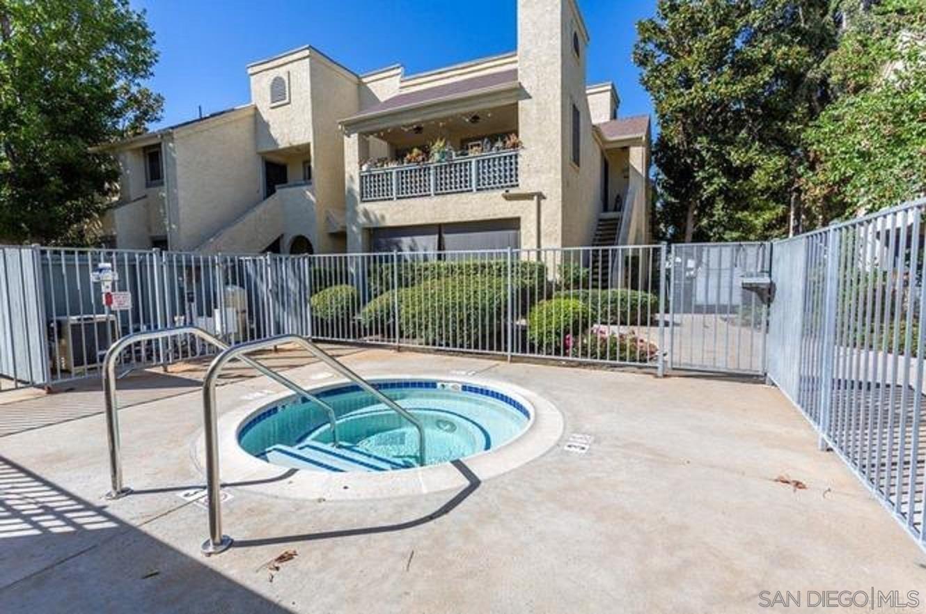 Detail Gallery Image 6 of 6 For 8605  Arminda Cir  #6,  Santee,  CA 92071 - 2 Beds | 2 Baths