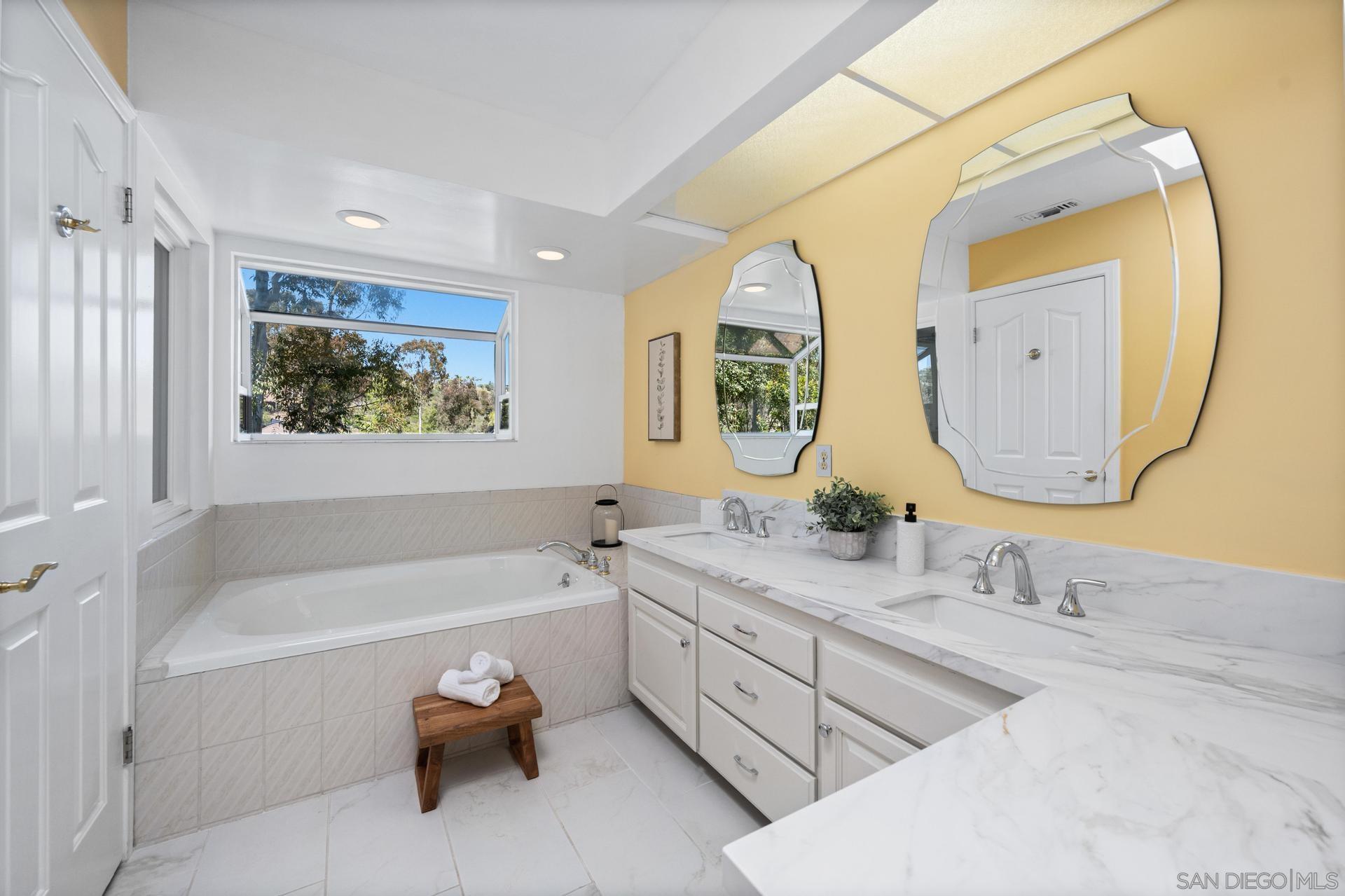 Detail Gallery Image 12 of 34 For 10575  Spruce Grove Ave, San Diego,  CA 92131 - 5 Beds | 3/1 Baths