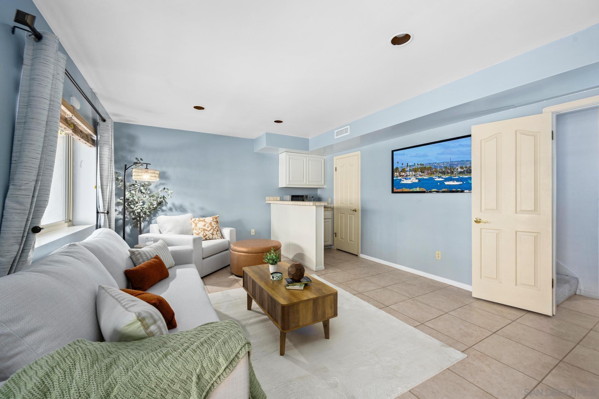 Detail Gallery Image 18 of 34 For 10575  Spruce Grove Ave, San Diego,  CA 92131 - 5 Beds | 3/1 Baths