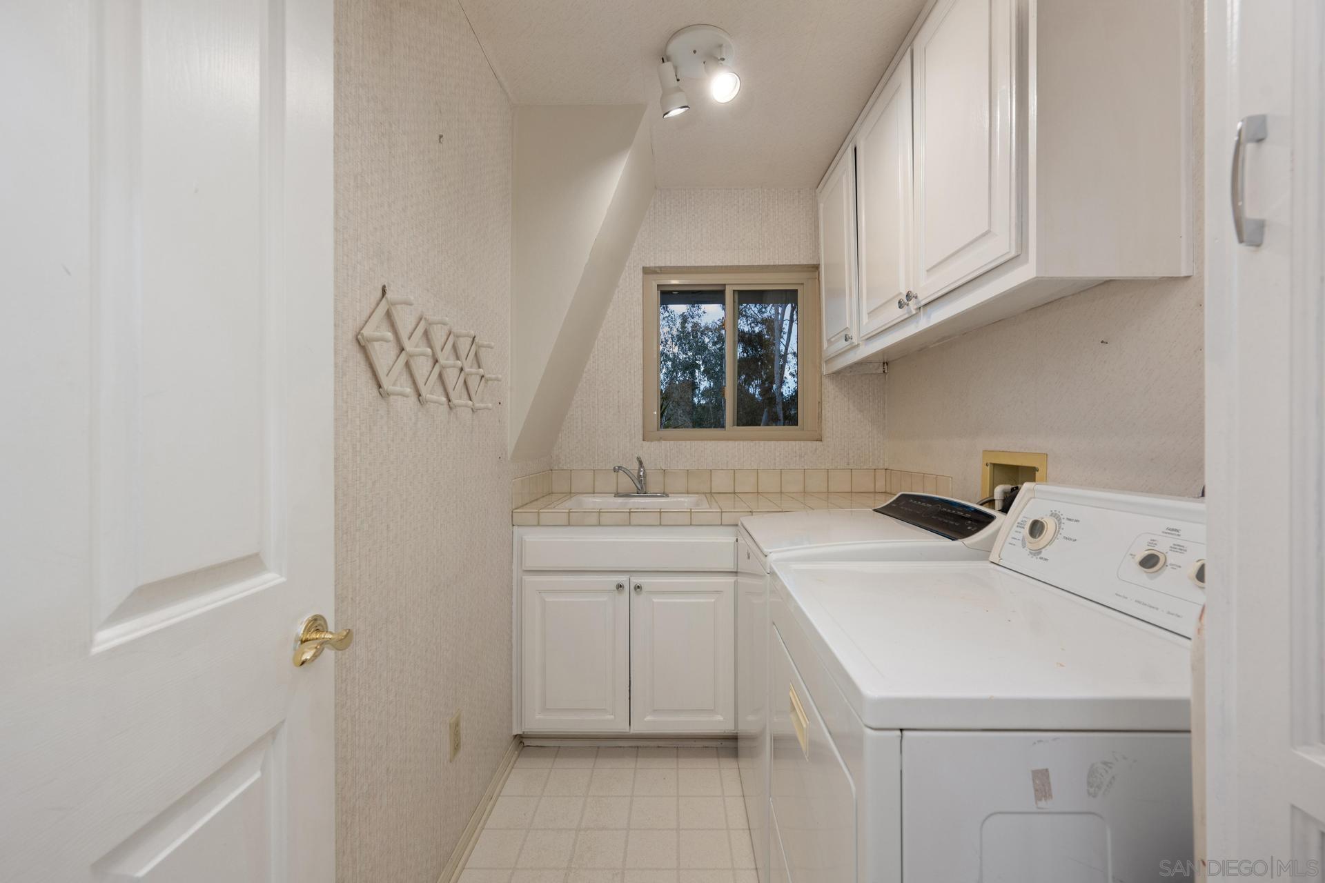 Detail Gallery Image 21 of 34 For 10575  Spruce Grove Ave, San Diego,  CA 92131 - 5 Beds | 3/1 Baths