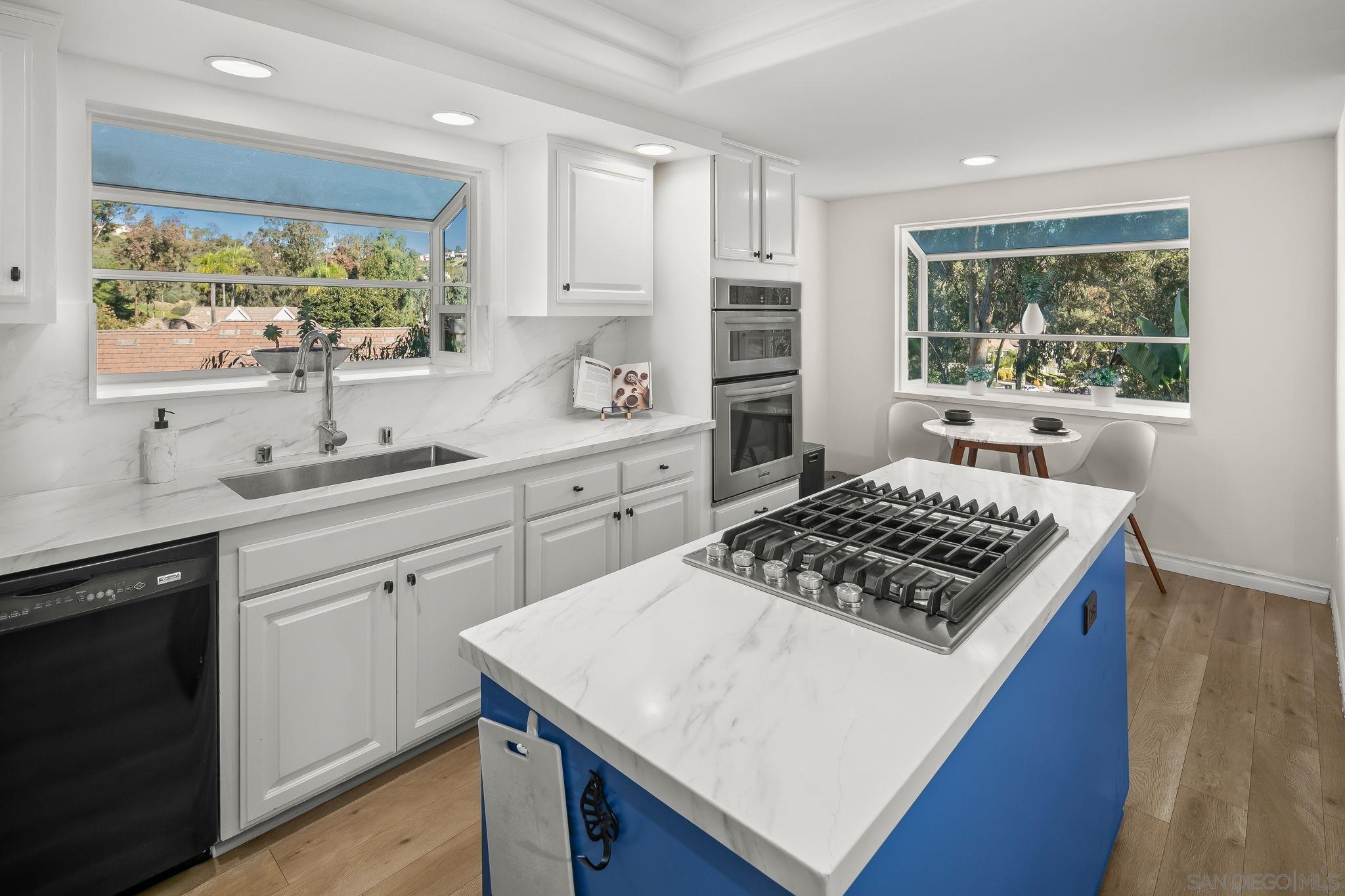 Detail Gallery Image 7 of 34 For 10575  Spruce Grove Ave, San Diego,  CA 92131 - 5 Beds | 3/1 Baths