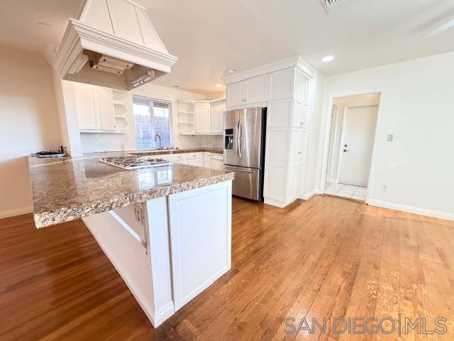 Detail Gallery Image 4 of 26 For 6142  Romany Dr, San Diego,  CA 92120 - 3 Beds | 2/1 Baths