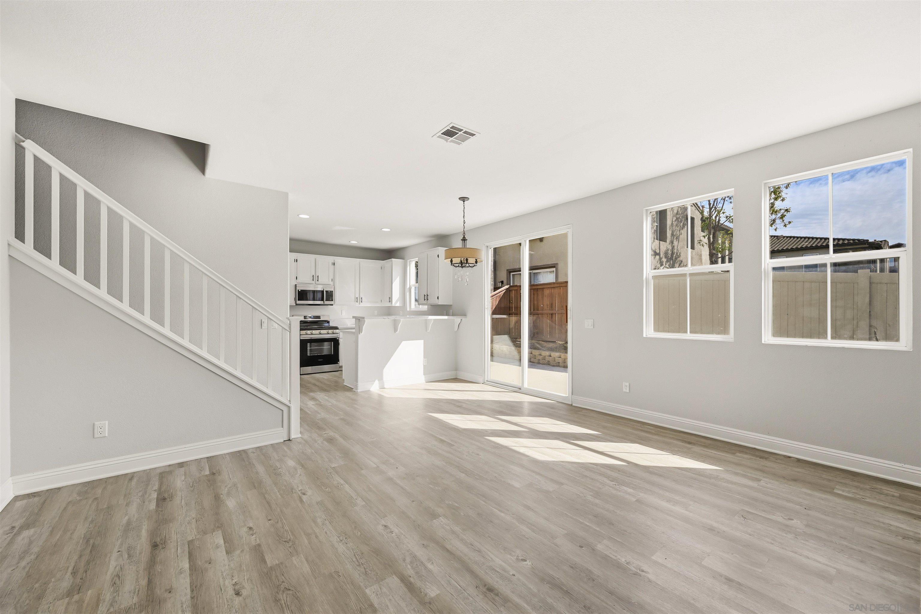 Detail Gallery Image 2 of 27 For 2732  Crown Ridge Rd  #3,  Chula Vista,  CA 91915 - 4 Beds | 2/1 Baths