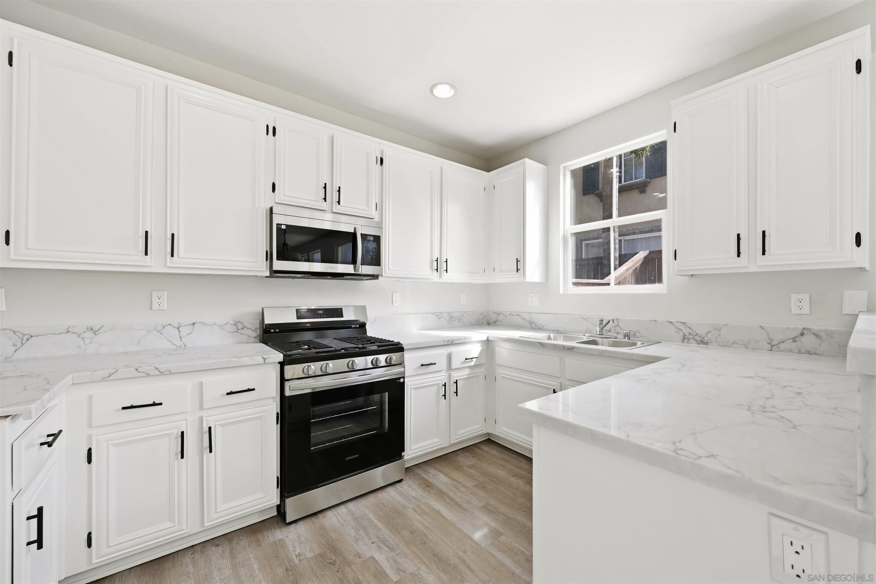 Detail Gallery Image 5 of 27 For 2732  Crown Ridge Rd  #3,  Chula Vista,  CA 91915 - 4 Beds | 2/1 Baths