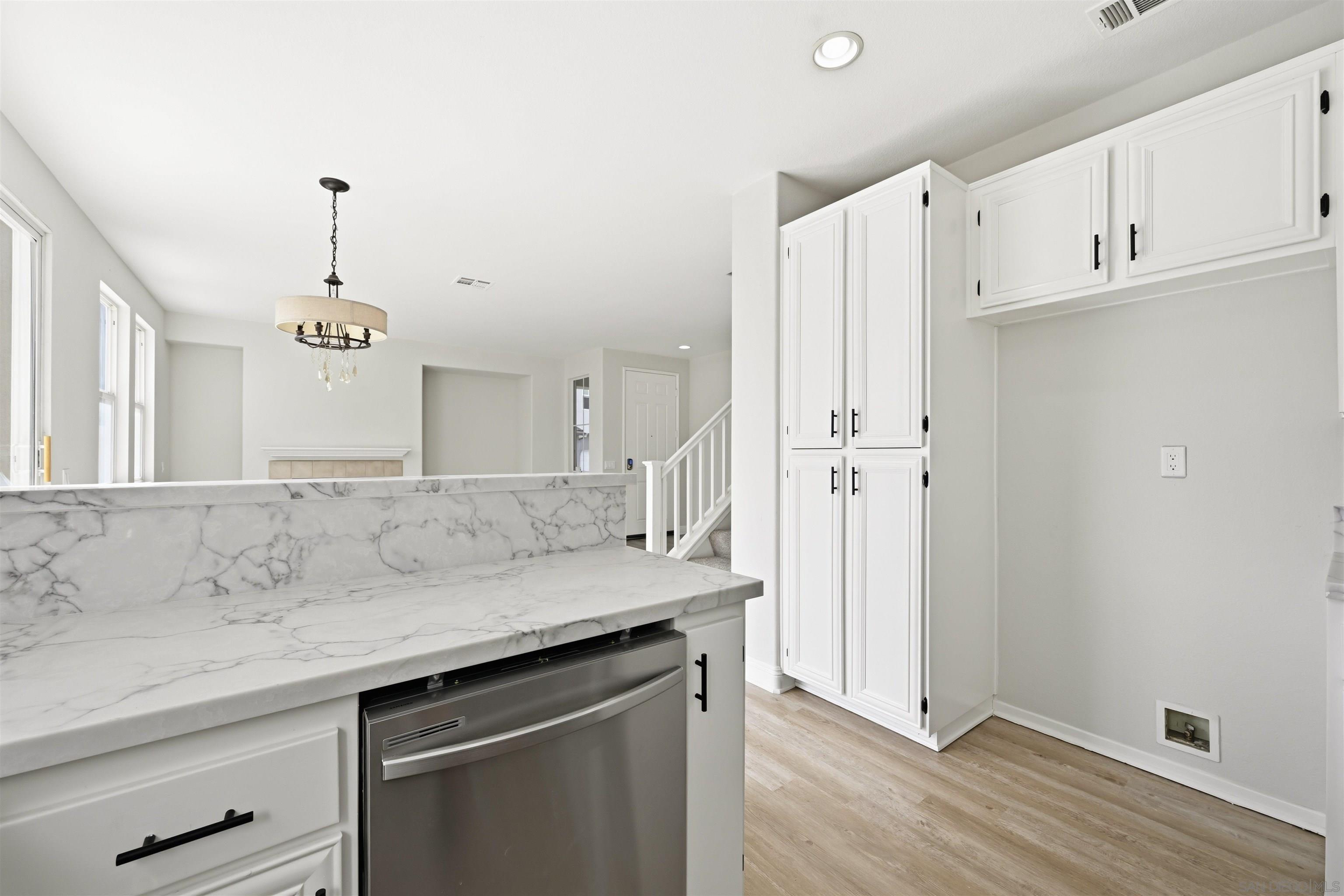 Detail Gallery Image 8 of 27 For 2732  Crown Ridge Rd  #3,  Chula Vista,  CA 91915 - 4 Beds | 2/1 Baths