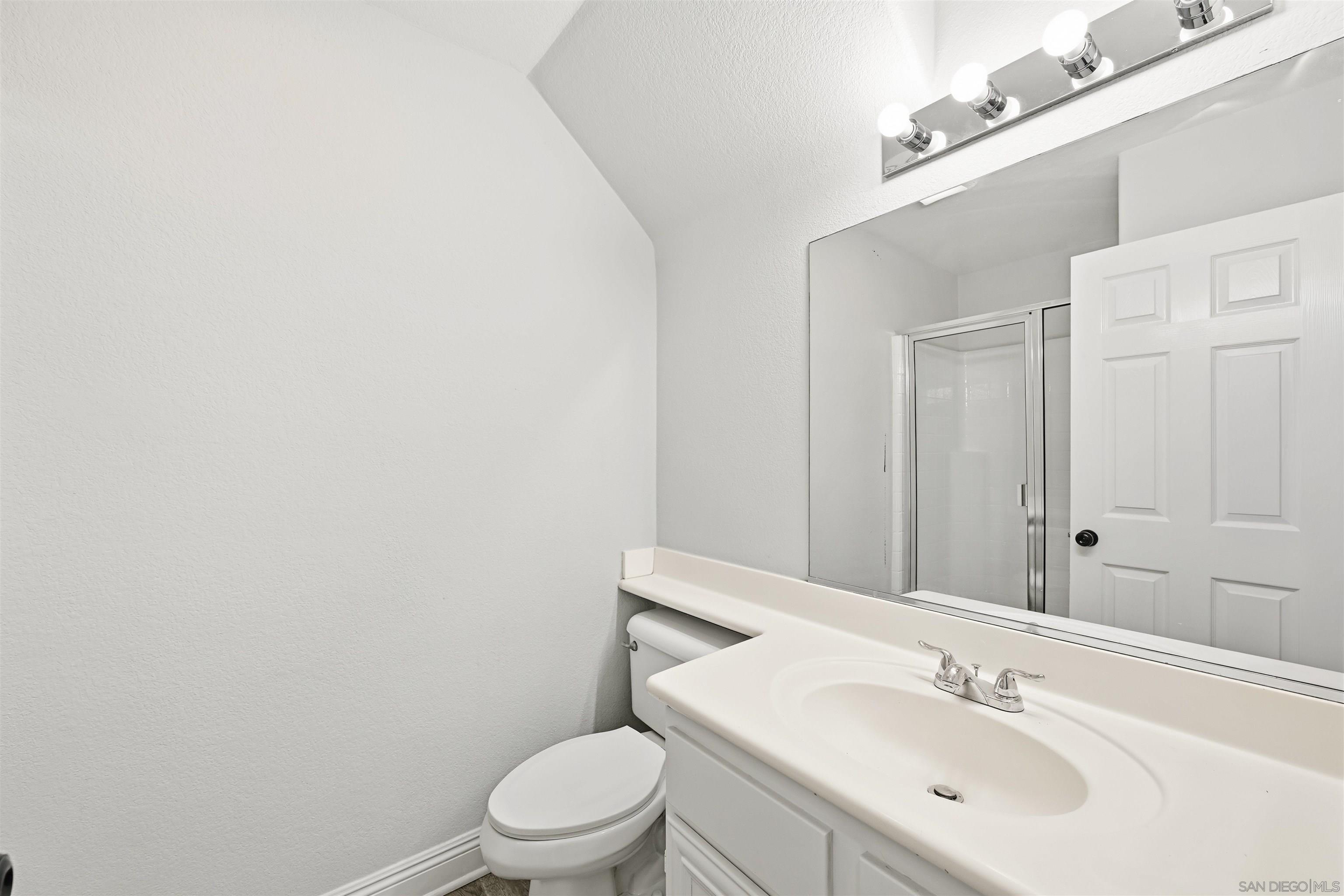 Detail Gallery Image 10 of 27 For 2732  Crown Ridge Rd  #3,  Chula Vista,  CA 91915 - 4 Beds | 2/1 Baths