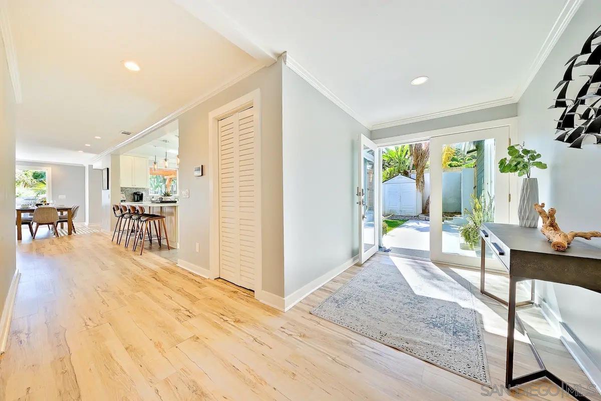 Detail Gallery Image 13 of 54 For 7904  Calle De La Plata, La Jolla,  CA 92037 - 4 Beds | 4/1 Baths