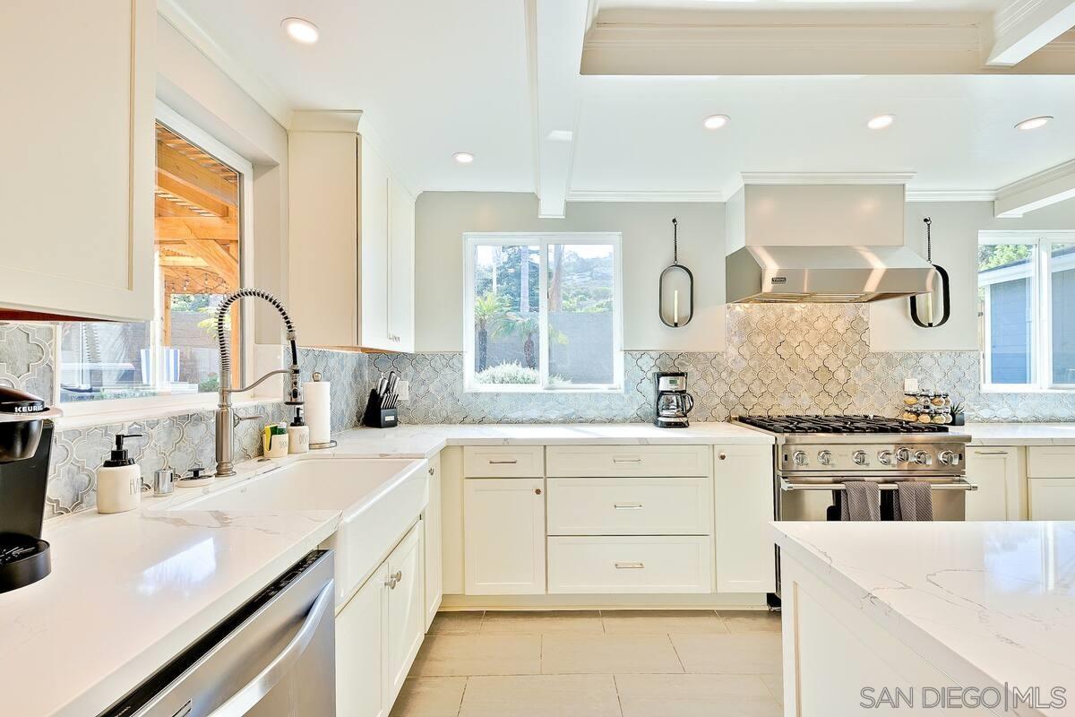 Detail Gallery Image 21 of 54 For 7904  Calle De La Plata, La Jolla,  CA 92037 - 4 Beds | 4/1 Baths