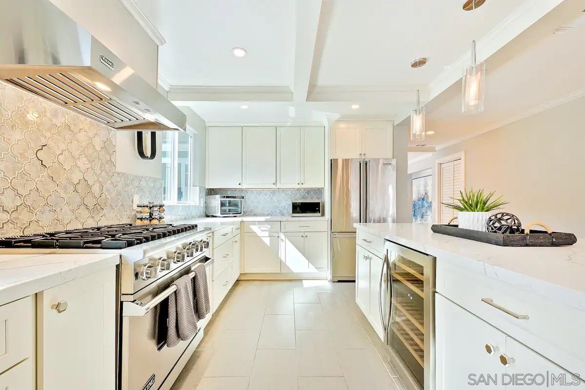 Detail Gallery Image 22 of 54 For 7904  Calle De La Plata, La Jolla,  CA 92037 - 4 Beds | 4/1 Baths