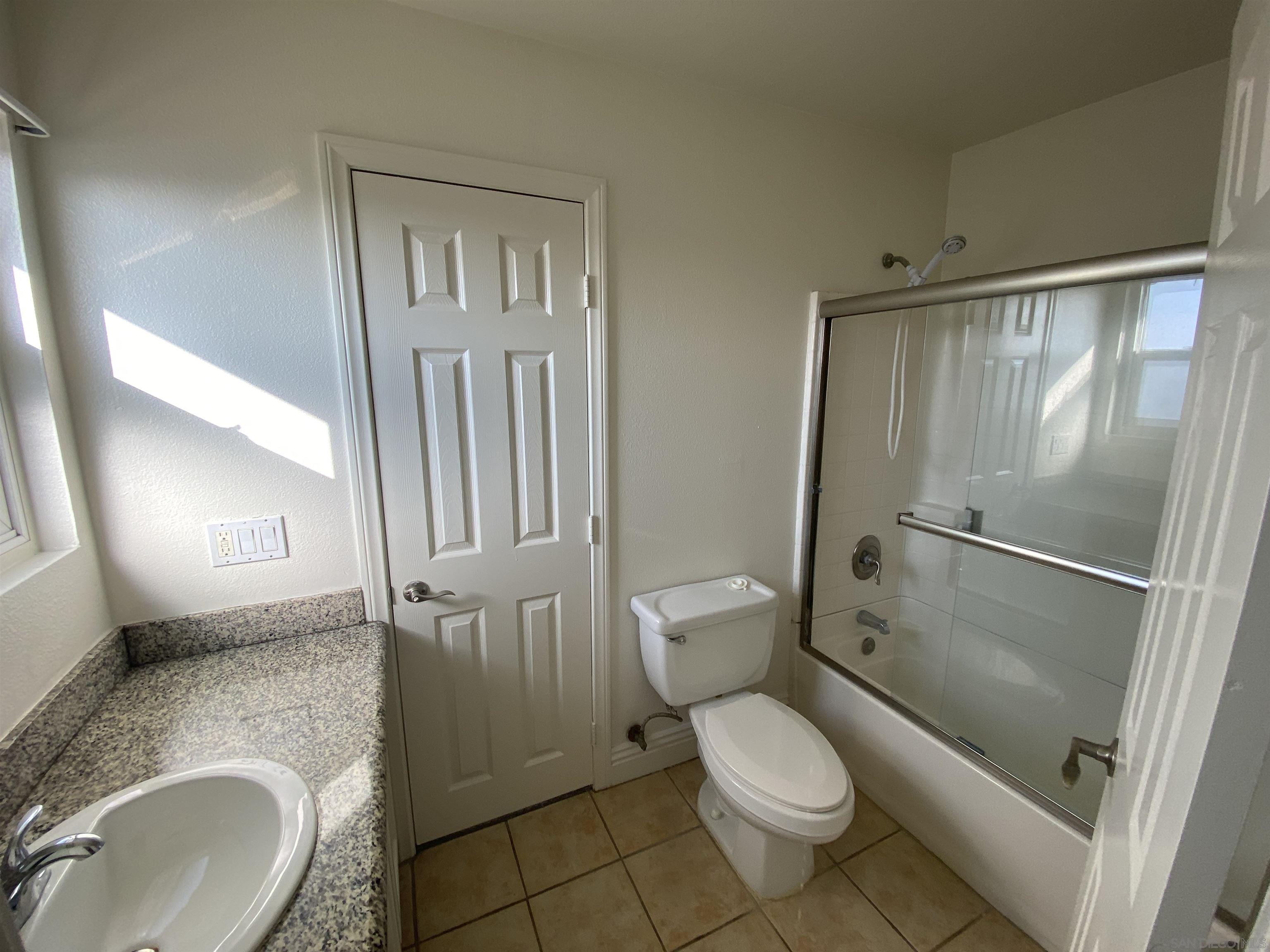 Detail Gallery Image 7 of 14 For 1324  Iris Ave.  2, Imperial Beach,  CA 91932 - 2 Beds | 1 Baths