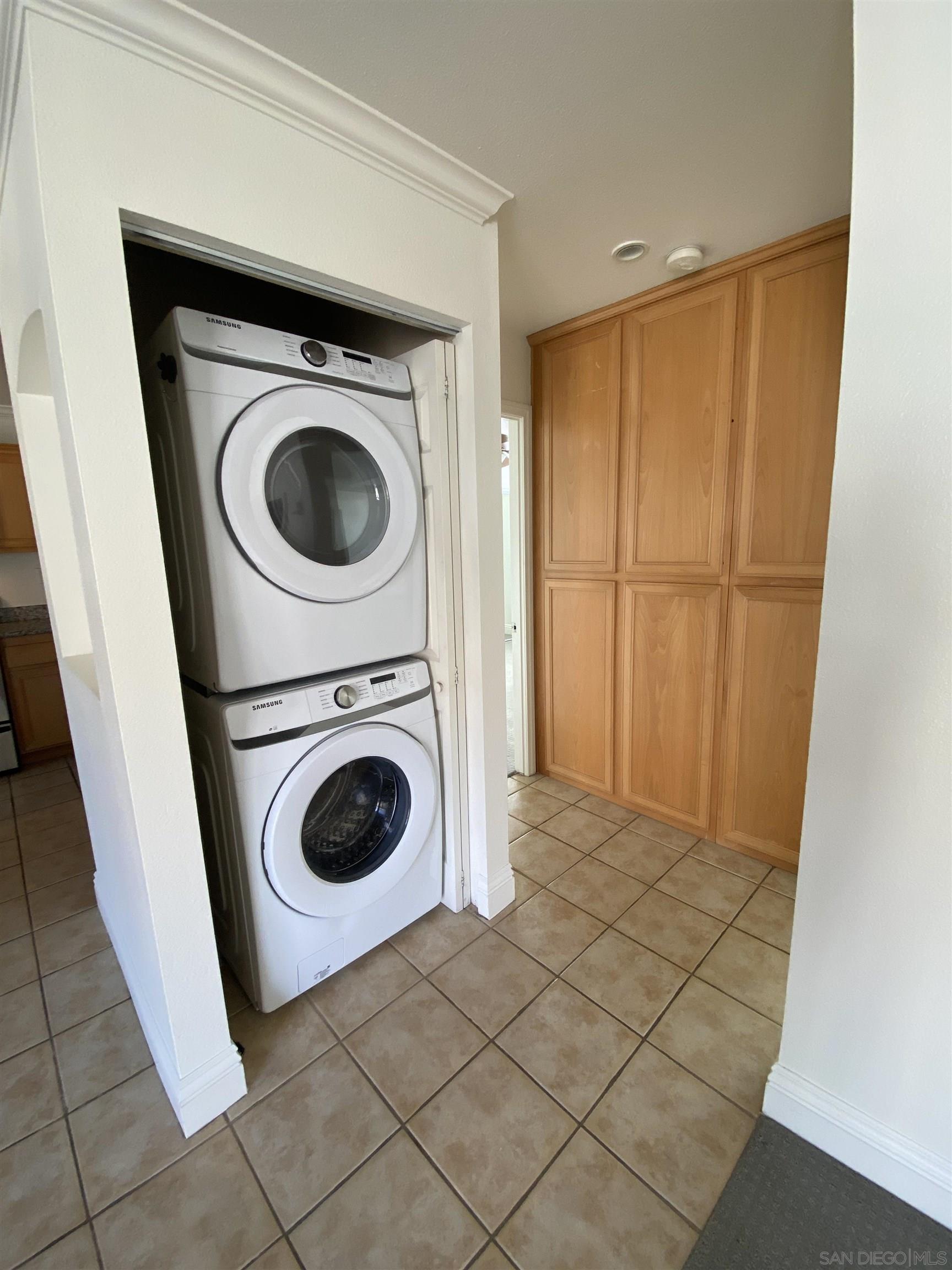 Detail Gallery Image 8 of 14 For 1324  Iris Ave.  2, Imperial Beach,  CA 91932 - 2 Beds | 1 Baths