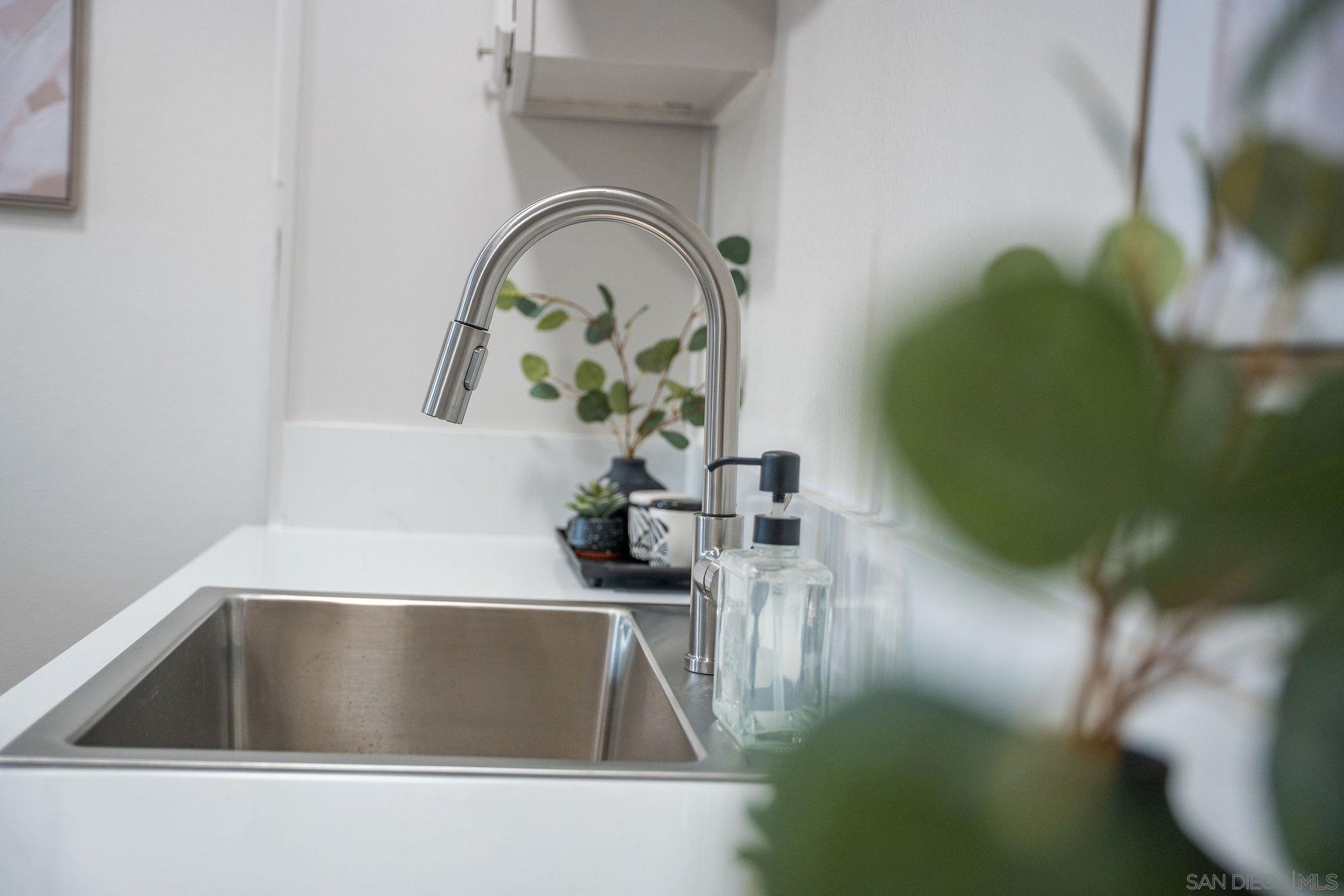 Detail Gallery Image 12 of 23 For 1654  Walbollen St, Spring Valley,  CA 91977 - 4 Beds | 2 Baths