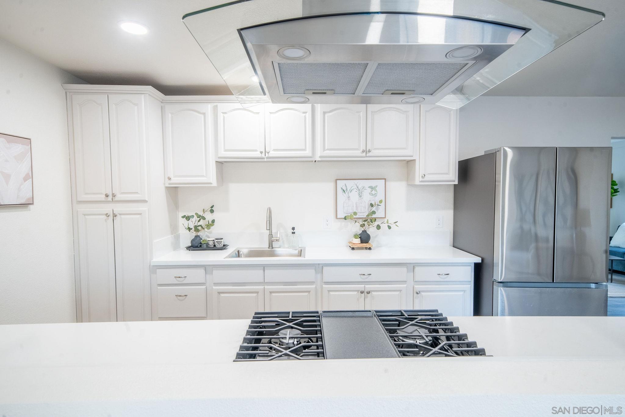 Detail Gallery Image 10 of 23 For 1654  Walbollen St, Spring Valley,  CA 91977 - 4 Beds | 2 Baths