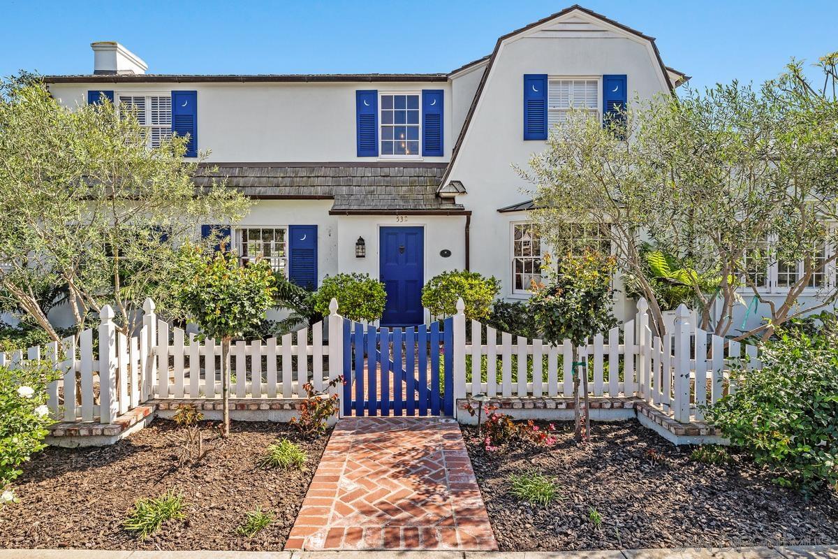 Detail Gallery Image 2 of 37 For 532  Marina Ave, Coronado,  CA 92118 - 6 Beds | 3/2 Baths