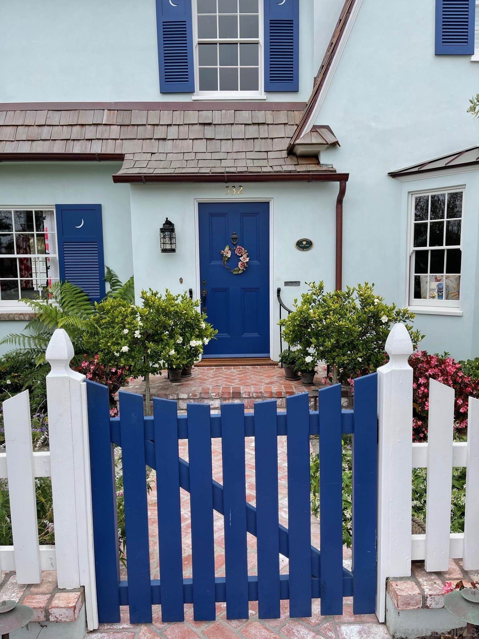 Detail Gallery Image 2 of 30 For 532  Marina Ave, Coronado,  CA 92118 - 7 Beds | 4/2 Baths