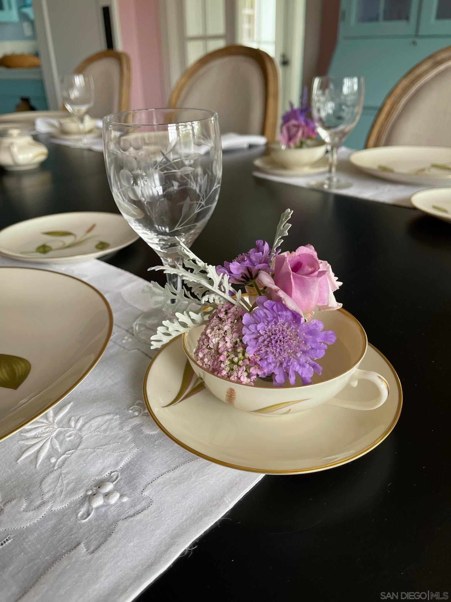 Detail Gallery Image 11 of 30 For 532  Marina Ave, Coronado,  CA 92118 - 7 Beds | 4/2 Baths