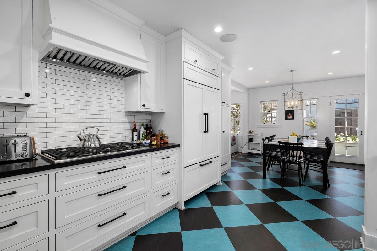 Detail Gallery Image 14 of 37 For 532  Marina Ave, Coronado,  CA 92118 - 6 Beds | 3/2 Baths