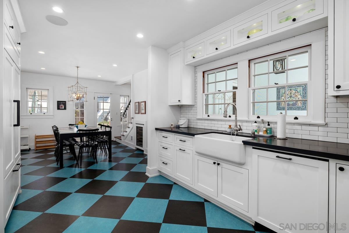 Detail Gallery Image 15 of 37 For 532  Marina Ave, Coronado,  CA 92118 - 6 Beds | 3/2 Baths