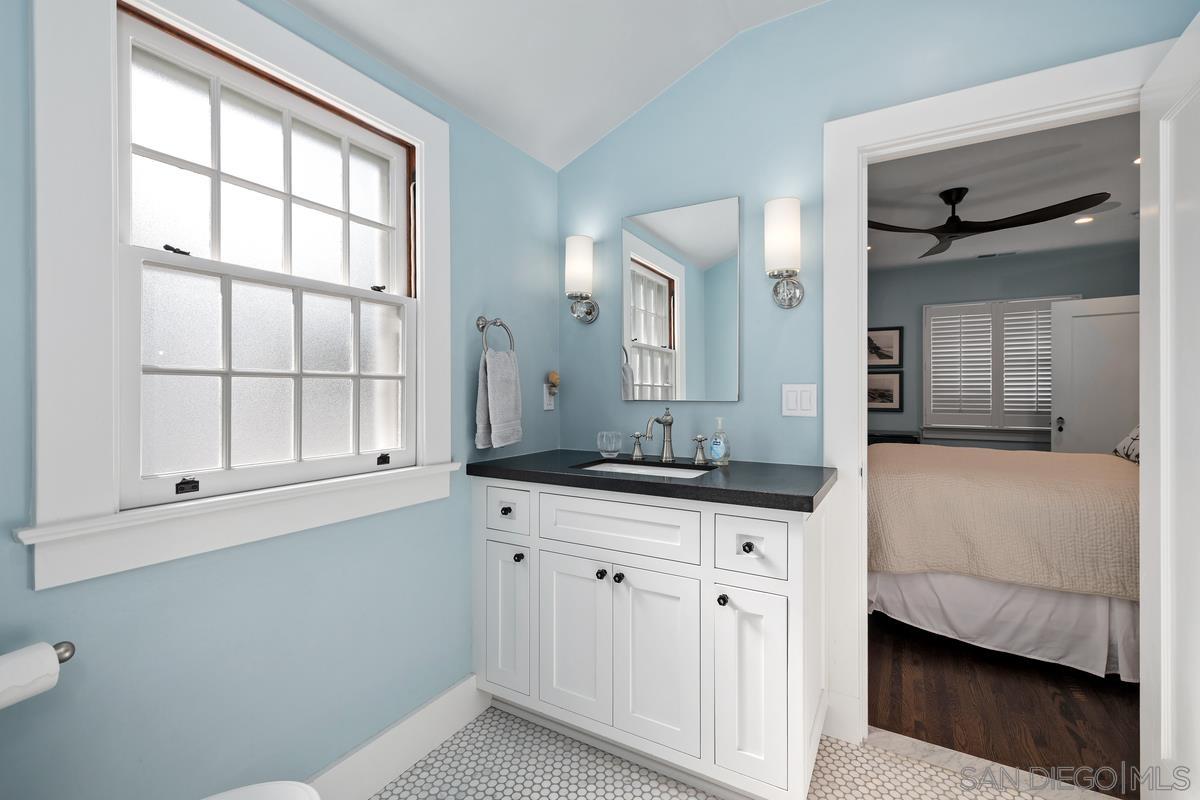 Detail Gallery Image 26 of 37 For 532  Marina Ave, Coronado,  CA 92118 - 6 Beds | 3/2 Baths