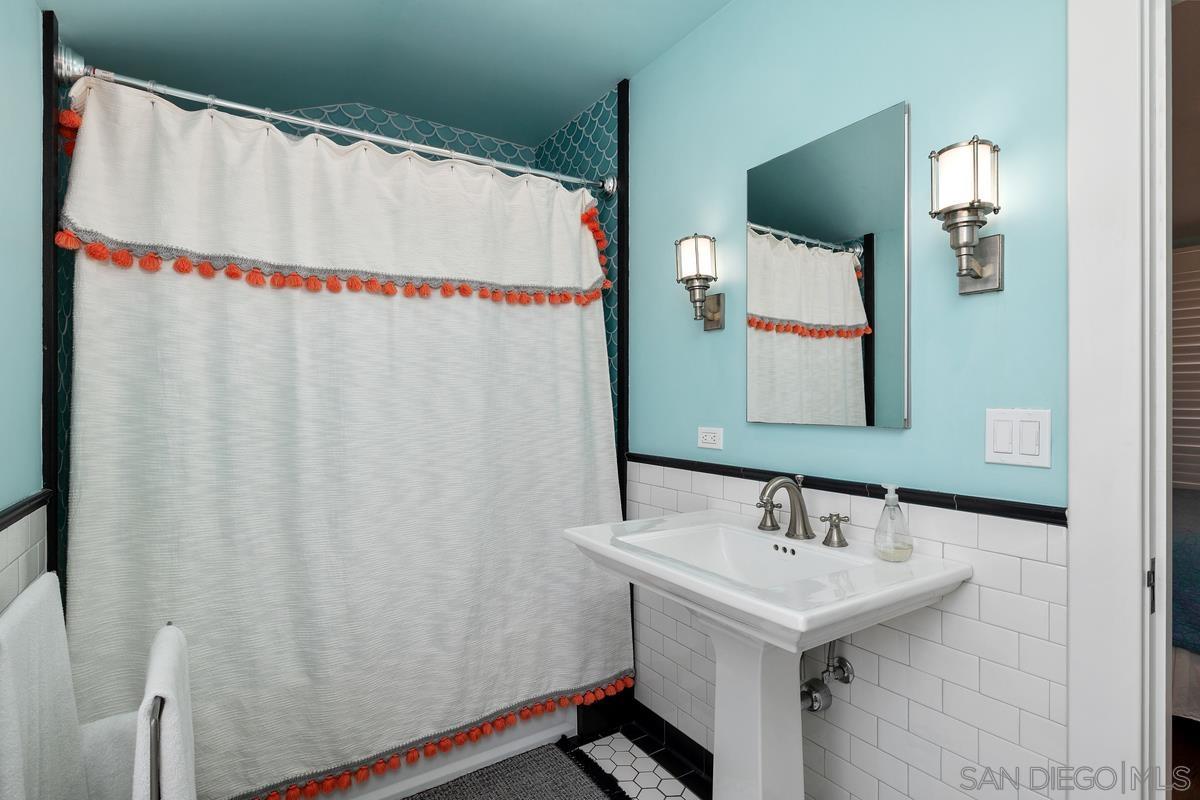 Detail Gallery Image 31 of 37 For 532  Marina Ave, Coronado,  CA 92118 - 6 Beds | 3/2 Baths