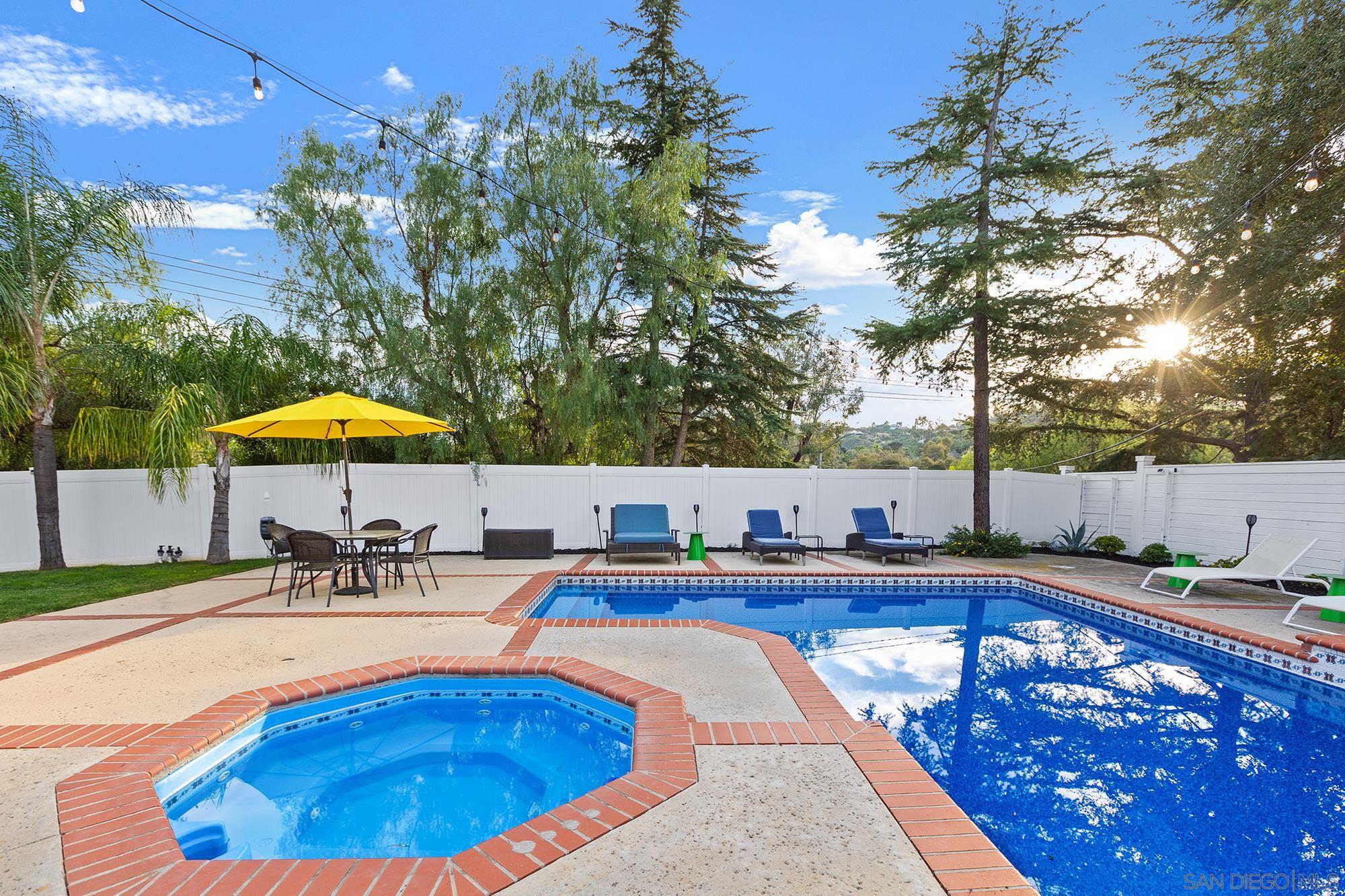 Detail Gallery Image 25 of 54 For 678  via Rancho Pkwy, Escondido,  CA 92029 - 3 Beds | 2 Baths