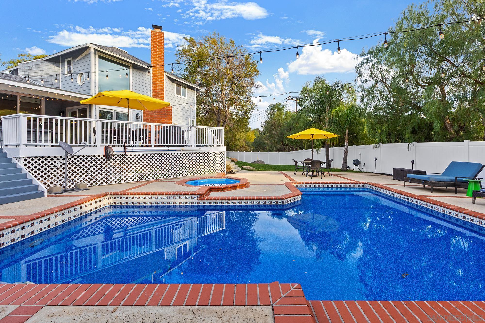 Detail Gallery Image 27 of 54 For 678  via Rancho Pkwy, Escondido,  CA 92029 - 3 Beds | 2 Baths