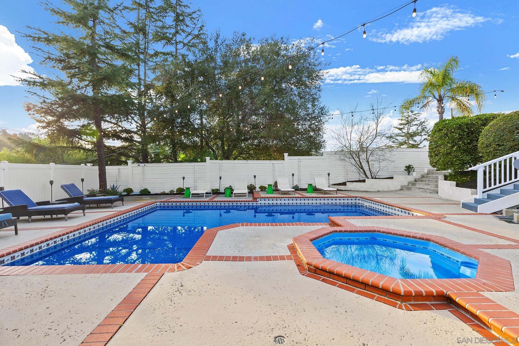 Detail Gallery Image 28 of 54 For 678  via Rancho Pkwy, Escondido,  CA 92029 - 3 Beds | 2 Baths