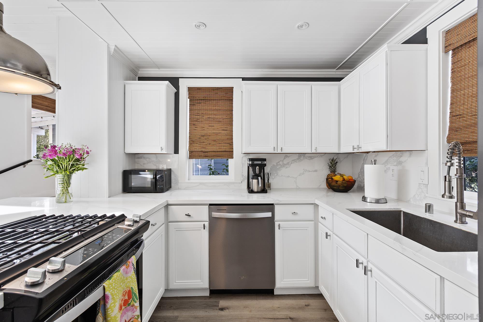 Detail Gallery Image 5 of 54 For 678  via Rancho Pkwy, Escondido,  CA 92029 - 3 Beds | 2 Baths