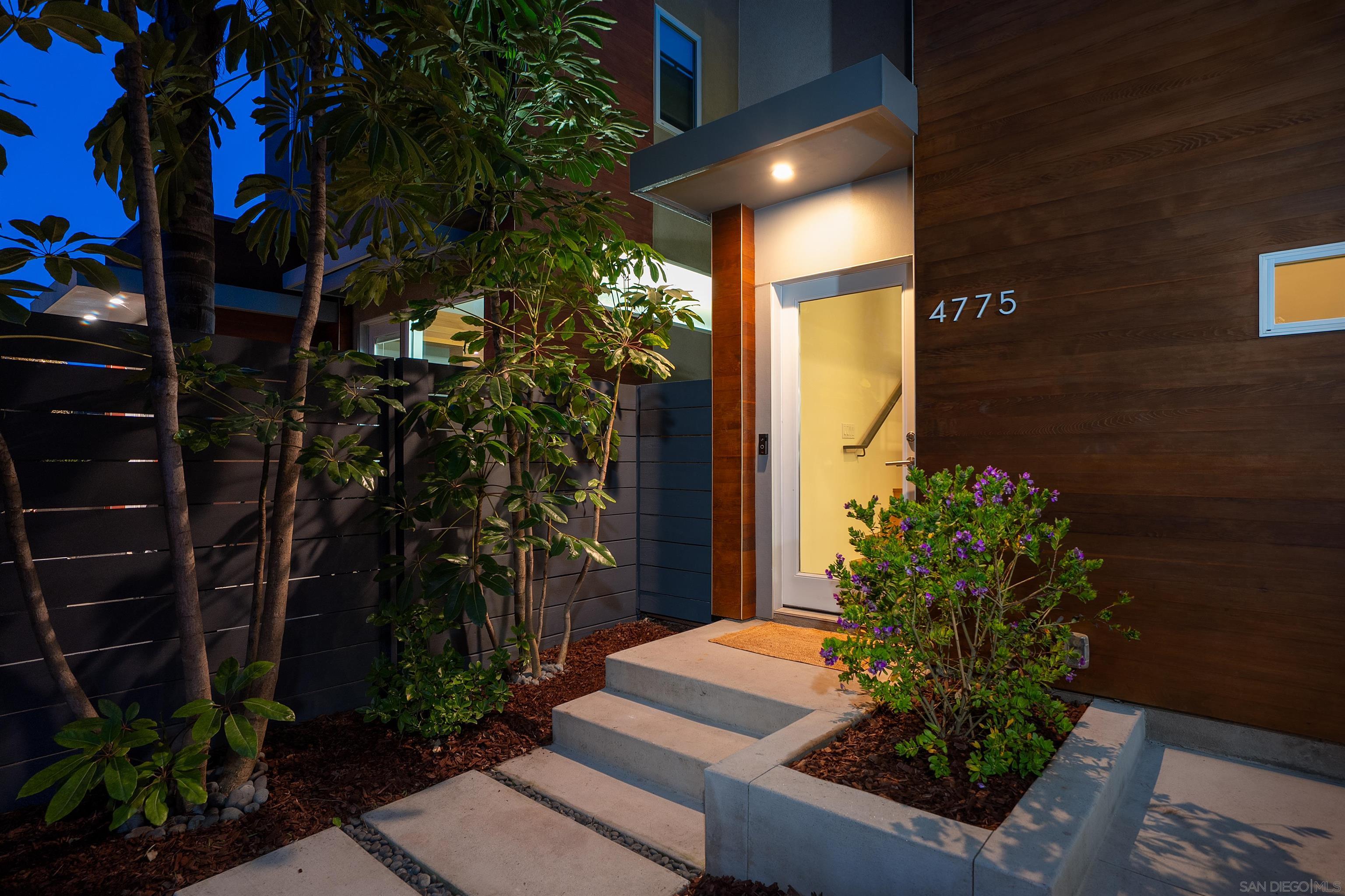 Detail Gallery Image 2 of 62 For 4775  Long Branch Avenue, San Diego,  CA 92107 - 3 Beds | 2/1 Baths