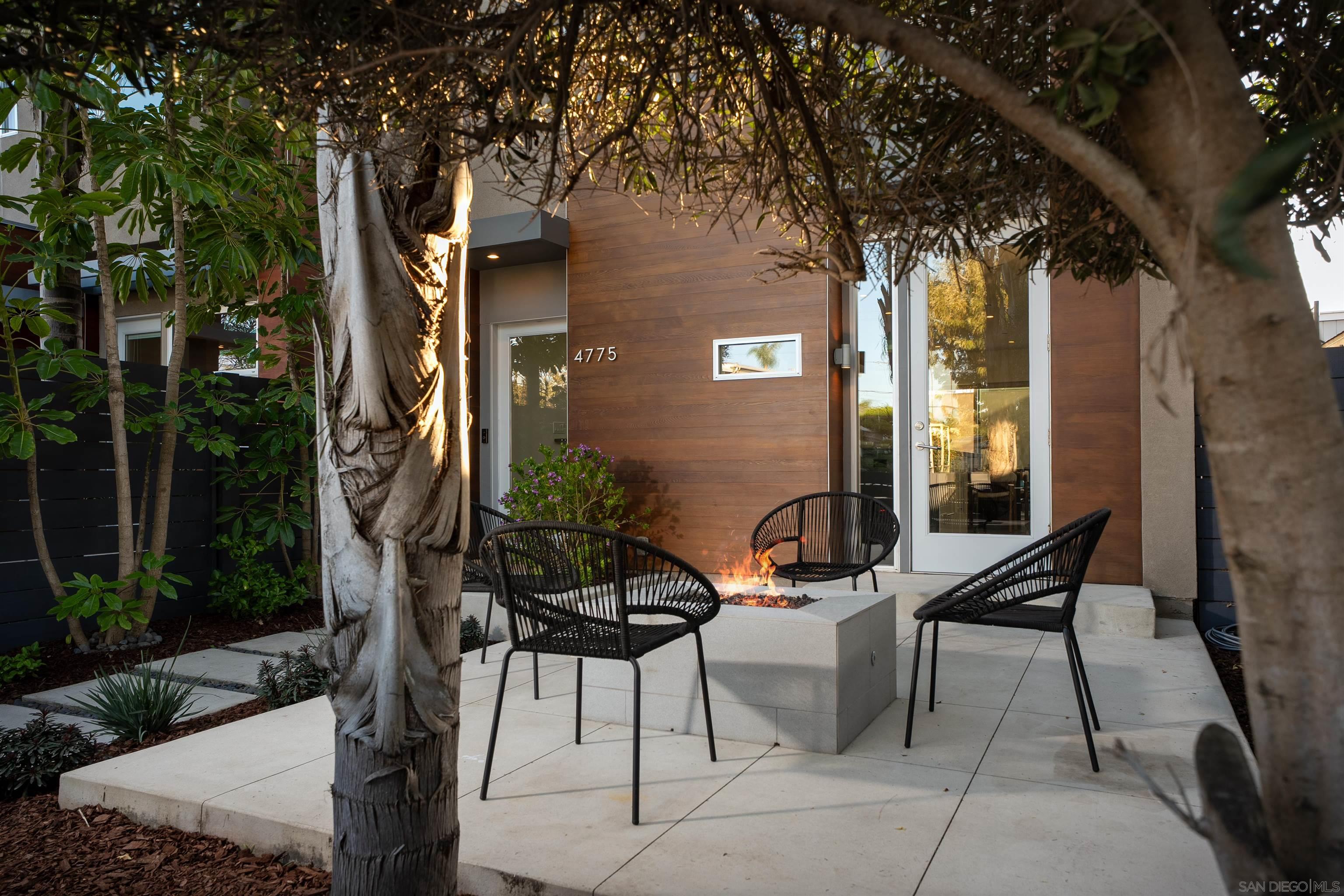 Detail Gallery Image 4 of 62 For 4775  Long Branch Avenue, San Diego,  CA 92107 - 3 Beds | 2/1 Baths