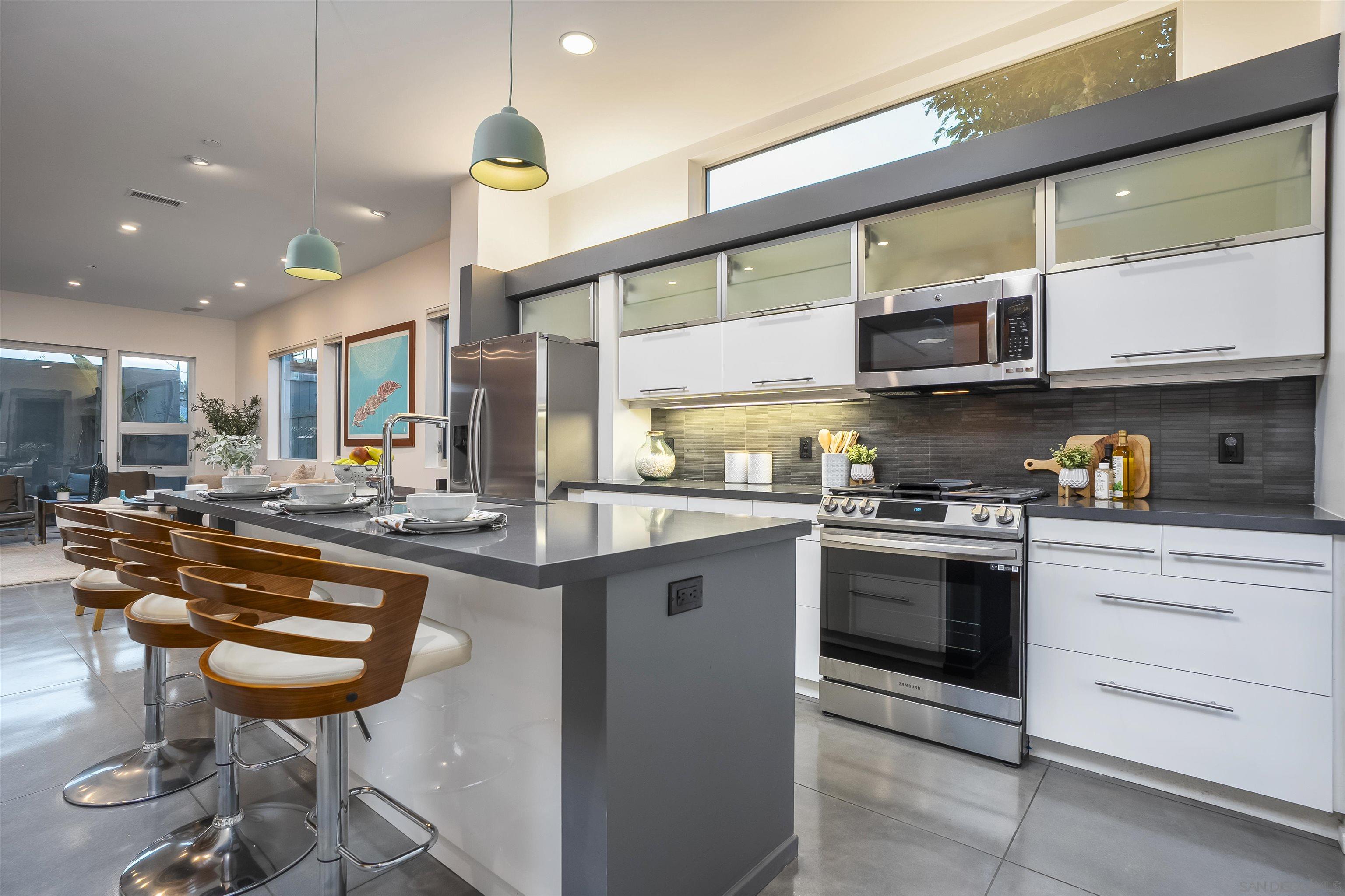 Detail Gallery Image 8 of 62 For 4775  Long Branch Avenue, San Diego,  CA 92107 - 3 Beds | 2/1 Baths